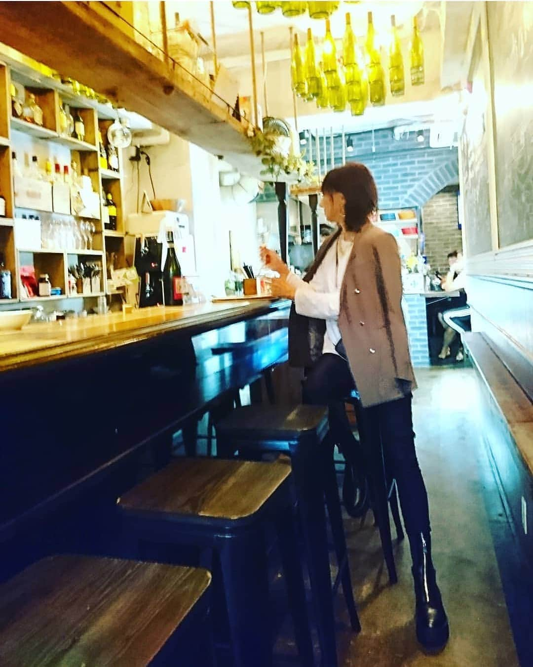 puu326さんのインスタグラム写真 - (puu326Instagram)「. shibuya italian🇮🇹  @goccia2018 の名物 無限トリュフチーズリゾット🧀🍄食べてきました  ストップをかけるまで 無限にトリュフをかけてくれるというdream food🌈 . 熱々のチーズリゾットに 大量のトリュフが濃厚で美味しかったぁ💕 . 他にも和牛の冷製ローストビーフ🐂や ゴルゴンゾーラのポテサラなど🧀  どれを食べても美味しくて 大満足😋🍴💕 . ワインボトルのシャンデリアが 飾られた店内もオシャレ🍷✨  .  ストーリーズにもURLを張ったので 見てみて♡ . #ゴッチャ渋谷 #goccia#ゴッチャ#渋谷#松涛#渋谷ディナー#渋谷ランチ#渋谷グルメ#東京グルメ#東京イタリアン#イタリアン#渋谷グルメ#渋谷ディナー#渋谷カフェ#東京カフェ#トリュフ#チーズリゾット#ウーミーpr」10月6日 14時39分 - puu326