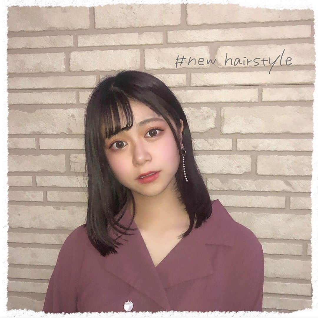 のインスタグラム：「． ． ばんくま🧸🎀 ． ． なんとなんとイメチェンしちゃいました(＾＾) ． ボブとミディアムの中間のロブスタイル😶💖 初めて聞く名前（笑） ． こっちの長さの新しい私も推してください✊🏻🎀 見慣れるまで時間がかかりそうだ〜〜！ ． ． ． いつもいいね＆コメントありがとうございます🧸🎀 ． ． #まりくま #まりくま進化計画 #Popteen  #ヘア #ヘアアレンジ #ヘアスタイル #ロブ #ロブヘア #ヘアカット #手書き加工 #手書き #ljk #jk #jkブランド #イメチェン」