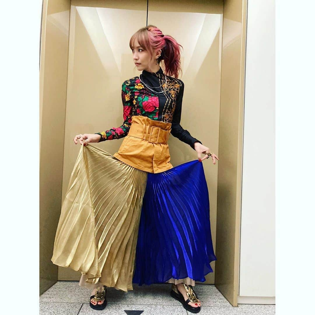 LiSAさんのインスタグラム写真 - (LiSAInstagram)「アニメイトタイムズさんでお話させていただきました☻前半☻ いよいよ来週発売ですっ🦁🔥  #りさふく　#くばちゃまコーデ　#TOGA #UN3D #sacai  【WEB】アニメ情報ニュースサイト「アニメイトタイムズ」にて、LiSAニューアルバム「LEO-NiNE」とニューシングル「炎」発売記念インタビューを掲載いただきました！ 是非チェックしてください！  https://www.animatetimes.com/news/details.php?id=1601964219&pagemode=amp#click=https://t.co/zNqk6IhCx5  #LiSA #レオナイン #炎 #アニメイトタイムズ」10月6日 20時09分 - xlisa_olivex