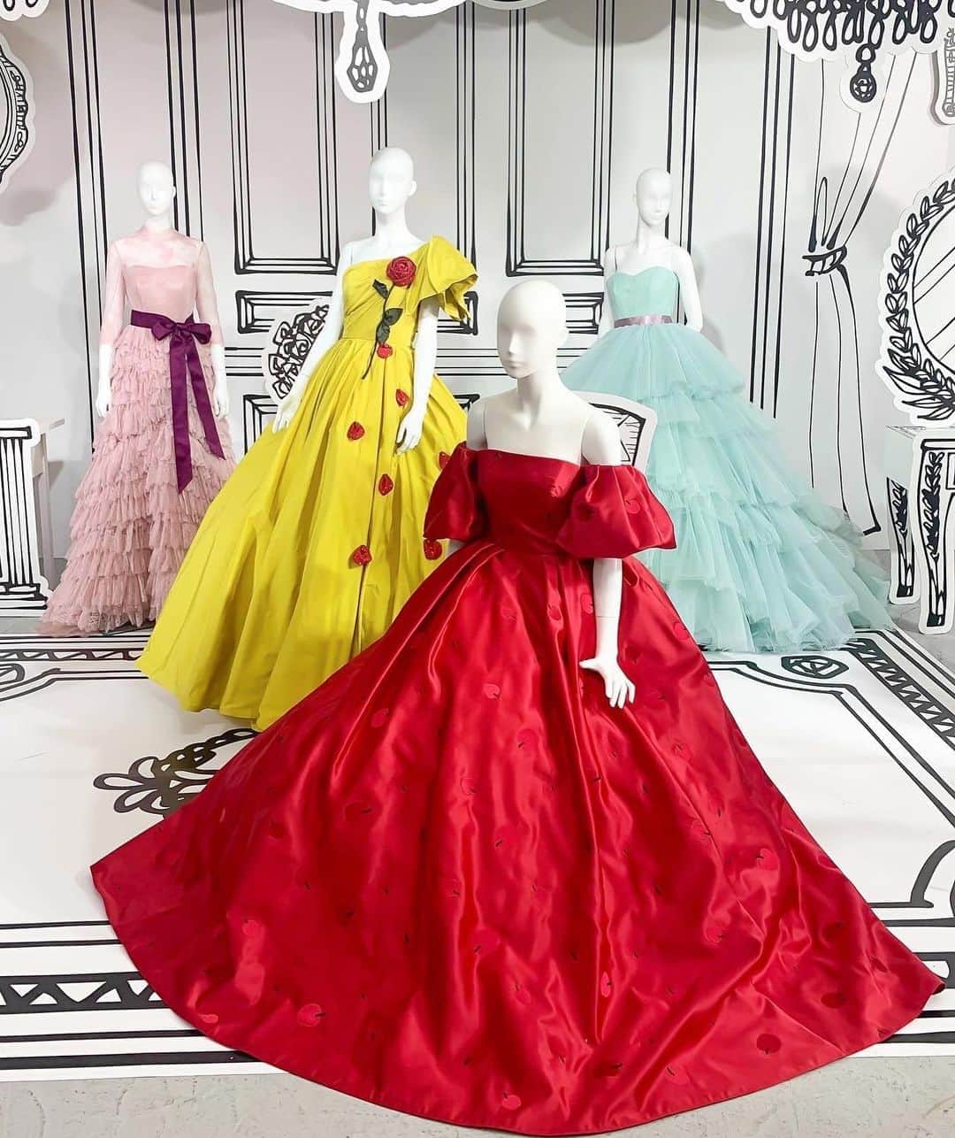Dressy編集長 ♡miiさんのインスタグラム写真 - (Dressy編集長 ♡miiInstagram)「. Disney WEDDING DRESS COLLECTION Designed by DAICHI MIURA の 新作ドレス発表会にお邪魔しております👗🏰💗 . とっても可愛いプリンセスドレス。  . . ＝＝＝＝＝＝＝＝ 『#DRESSY花嫁』『#プラコレ』の ハッシュタグをつけて写真をUPしてね✦ 花嫁アプリ『DRESSY by プラコレ』の 記事に掲載＆リグラムされるかも♩ . みなさまからのいいねや保存 コメントをお待ちしています 「このウェディングドレス可愛い！」 「ヘアスタイルも気になる！！」 「今の花嫁さんの流行りは！？」etc. . ＝＝＝＝＝＝＝＝ 花嫁アプリでは、 プロのアドバイザーに結婚式の相談を何度でも♡ ウェディングドレスの記事や、 自分のウェディングレポを残せちゃう♡” . ＞＞＞TOPのURLからcheck ⋈ @placolewedding ＞＞＞結婚のご相談は プラコレウェディングアドバイザーへ♡ @wedding_adviser ＞＞＞ウェディングレポを残したいなら、 farny by プラコレをcheck ✎ @farny_wedding ＞＞＞ウェディングアイデア＆DIYは ドレシーアイデアcheck ❁ @dressy_idea >>>素敵なドレスに出会いたい花嫁さま♡ @dressyonline_をcheck . ＝＝＝＝＝＝＝＝＝＝＝＝＝＝＝＝ . #プレ花嫁 #卒花 #花嫁 #卒花嫁 #結婚 #結婚式 #結婚準備 #花嫁準備 #weddingtbt #運命の1着 #花嫁コーディネート #試着レポ #farnyレポ #2020冬婚 #カラードレス #ディズニーウェディング #ディズニープリンセス #シンデレラ #ラプンツェル #三浦大地 #美女と野獣 #白雪姫 #アリエル #眠れる森の美女 #ディズニー #ディズニー」10月6日 20時09分 - dressy_mii