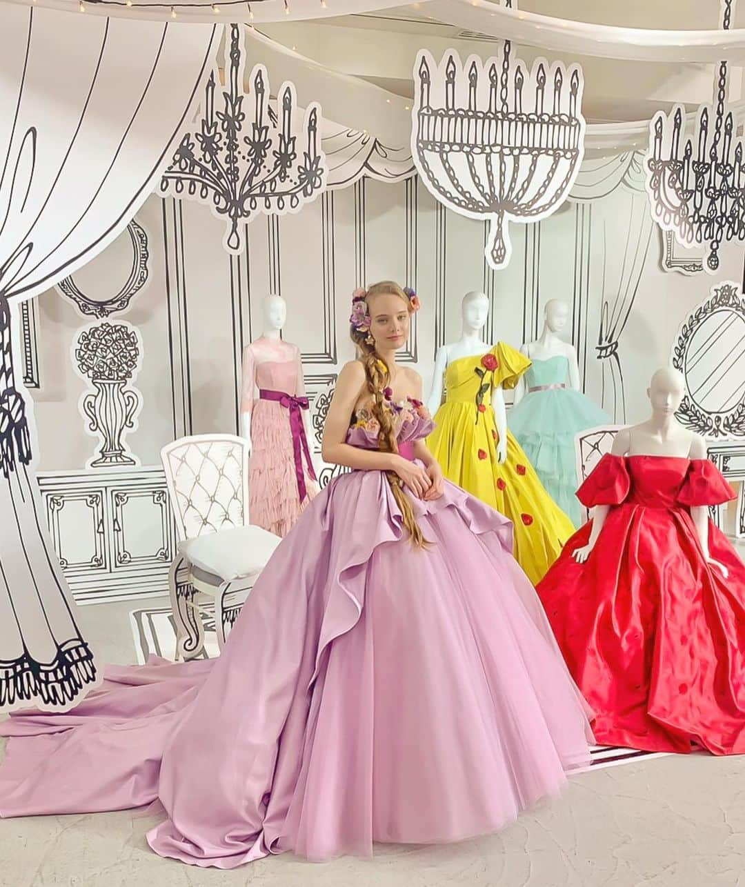のインスタグラム：「. Disney WEDDING DRESS COLLECTION Designed by DAICHI MIURA の 新作ドレス発表会にお邪魔しております👗🏰💗 . とっても可愛いプリンセスドレス。  . . ＝＝＝＝＝＝＝＝ 『#DRESSY花嫁』『#プラコレ』の ハッシュタグをつけて写真をUPしてね✦ 花嫁アプリ『DRESSY by プラコレ』の 記事に掲載＆リグラムされるかも♩ . みなさまからのいいねや保存 コメントをお待ちしています 「このウェディングドレス可愛い！」 「ヘアスタイルも気になる！！」 「今の花嫁さんの流行りは！？」etc. . ＝＝＝＝＝＝＝＝ 花嫁アプリでは、 プロのアドバイザーに結婚式の相談を何度でも♡ ウェディングドレスの記事や、 自分のウェディングレポを残せちゃう♡” . ＞＞＞TOPのURLからcheck ⋈ @placolewedding ＞＞＞結婚のご相談は プラコレウェディングアドバイザーへ♡ @wedding_adviser ＞＞＞ウェディングレポを残したいなら、 farny by プラコレをcheck ✎ @farny_wedding ＞＞＞ウェディングアイデア＆DIYは ドレシーアイデアcheck ❁ @dressy_idea >>>素敵なドレスに出会いたい花嫁さま♡ @dressyonline_をcheck . ＝＝＝＝＝＝＝＝＝＝＝＝＝＝＝＝ . #プレ花嫁 #卒花 #花嫁 #卒花嫁 #結婚 #結婚式 #結婚準備 #花嫁準備 #weddingtbt #運命の1着 #花嫁コーディネート #試着レポ #farnyレポ #2020冬婚 #カラードレス #ディズニーウェディング #ディズニープリンセス #シンデレラ #ラプンツェル #三浦大地 #美女と野獣 #白雪姫 #アリエル #眠れる森の美女 #ディズニー #ディズニー」