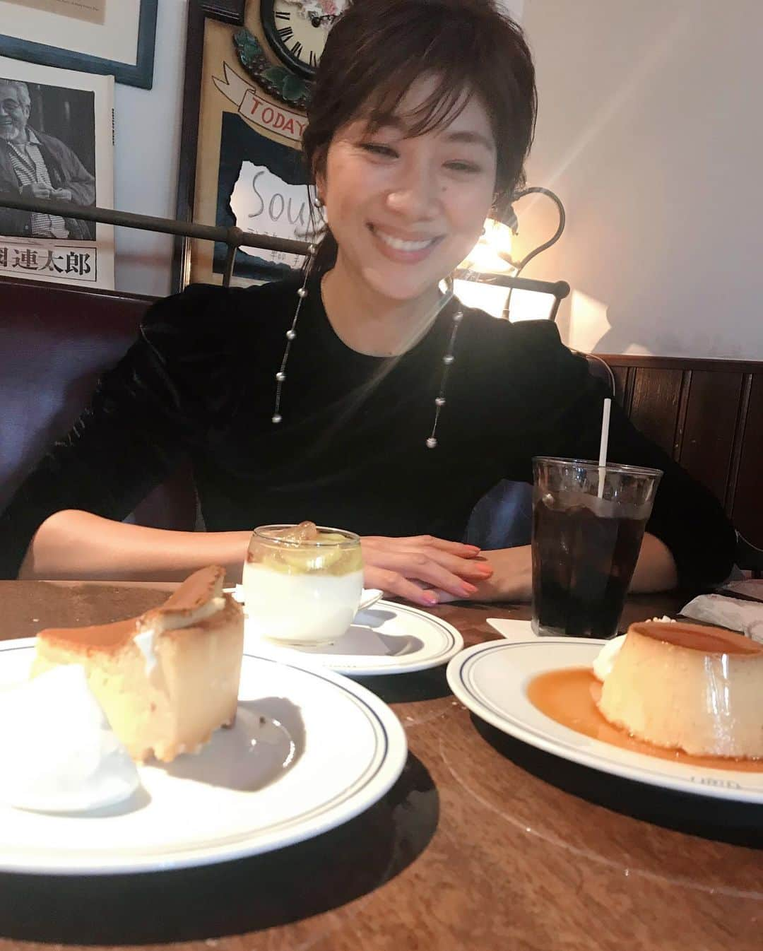 潮田玲子さんのインスタグラム写真 - (潮田玲子Instagram)「撮影後にご褒美ランチ😍🙌🙌🙌 デザートまで頂き大満足💓💓  #恵比寿 #papascafe  #撮影後に #美味しく頂きました #トップス #bordersatbalcony  #ピアス #maayapearls」10月6日 14時45分 - reikoshiota_official