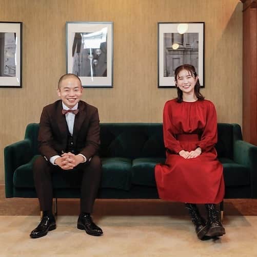 上田航平のインスタグラム：「初MC番組。 #DOKUSOシネマ #なんと私がメインMC #私の人生で一生そんなことはないだろうと思っていましたがまさかの #映画監督とがっつり喋る番組 #話術も知識もないけれど #番組スタッフさんから熱い想いを聞いたのでその熱い想いに薪を焚べながら錚々たる監督に炎で飛び込みました #アシスタントは#まつきりな#さん #まじでアシストしてもらいまくり #それも含めて是非ご覧ください #10⽉22⽇から#BSフジ #で放送開始 #です」