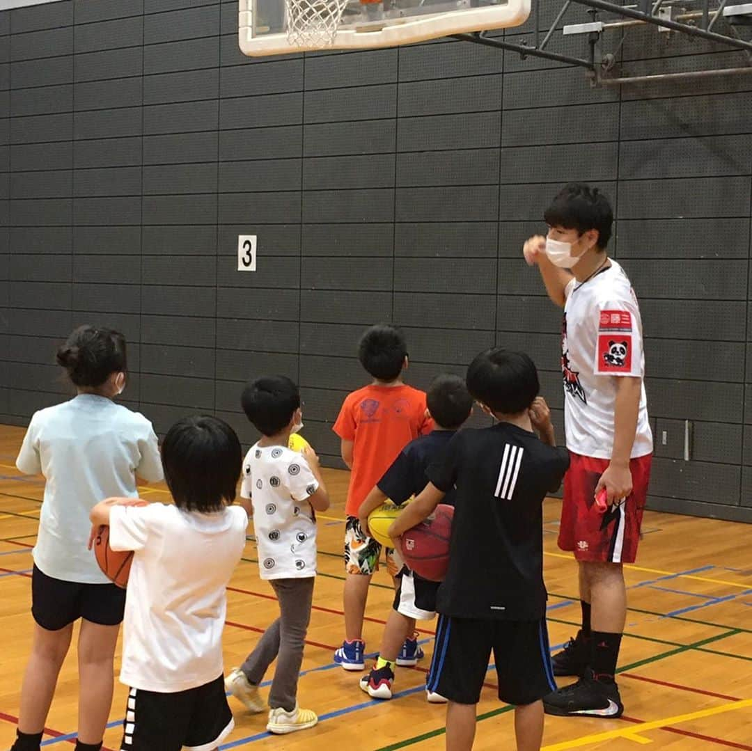 仲摩匠平さんのインスタグラム写真 - (仲摩匠平Instagram)「ついにスリストム広島のバスケ塾が開講しました！ 体験会ということもあり、多くの子が参加してくれました！ 初回は基礎的な練習で生徒たちの適性を見させてもらいました！ 今後はスキルアップのお手伝いをしていきたいと思います(^^) #スリストム広島 #バスケ塾 #開講 #3x3 #スクール #育成 #体験会 #スポーツ #basketball #東区校 #広島市 #感謝」10月6日 14時53分 - shoheinakama