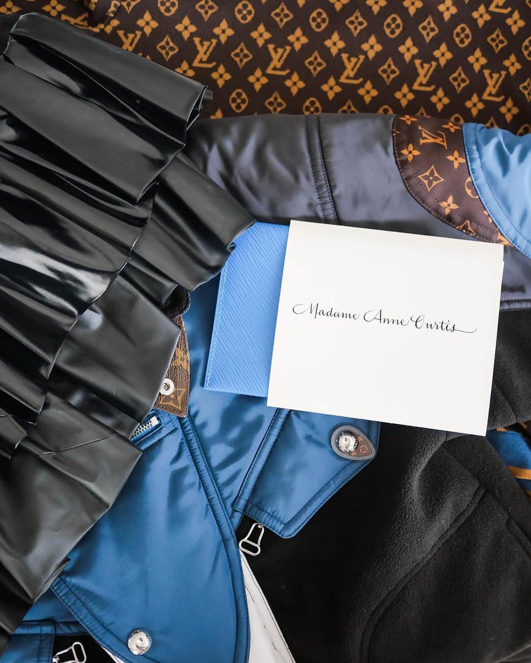 アン・カーティスのインスタグラム：「So excited to see all the amazing looks from @louisvuitton’s Spring Summer 2021 Collection happening today. Will be watching the live show on louisvuitton.com 🤍 9pm MNL time #lvss21」