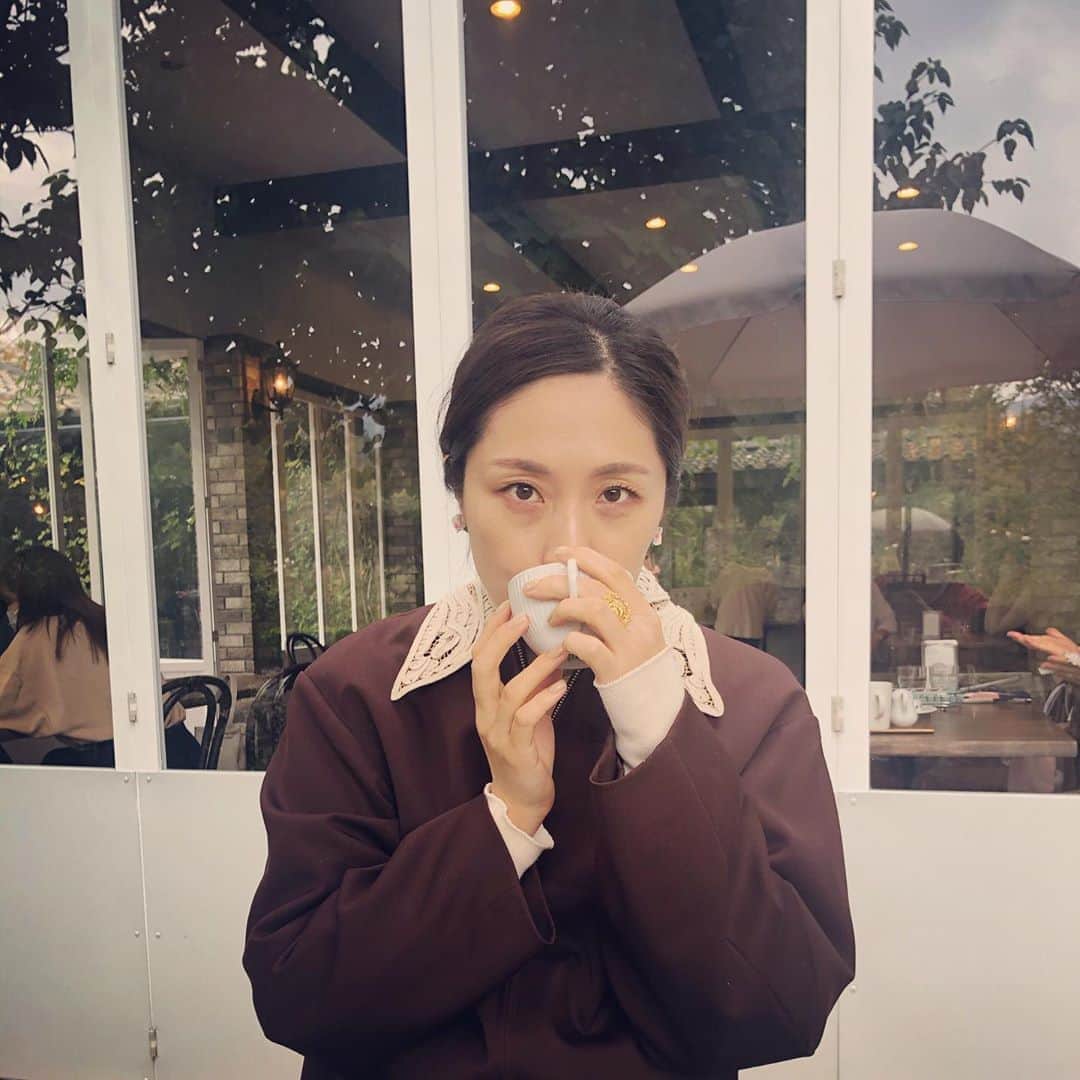 犬山紙子さんのインスタグラム写真 - (犬山紙子Instagram)「レイクガーデンカフェの紅茶☕️最高。スコーンとケーキも美味しかったです🍰」10月6日 15時05分 - inuyamakamiko