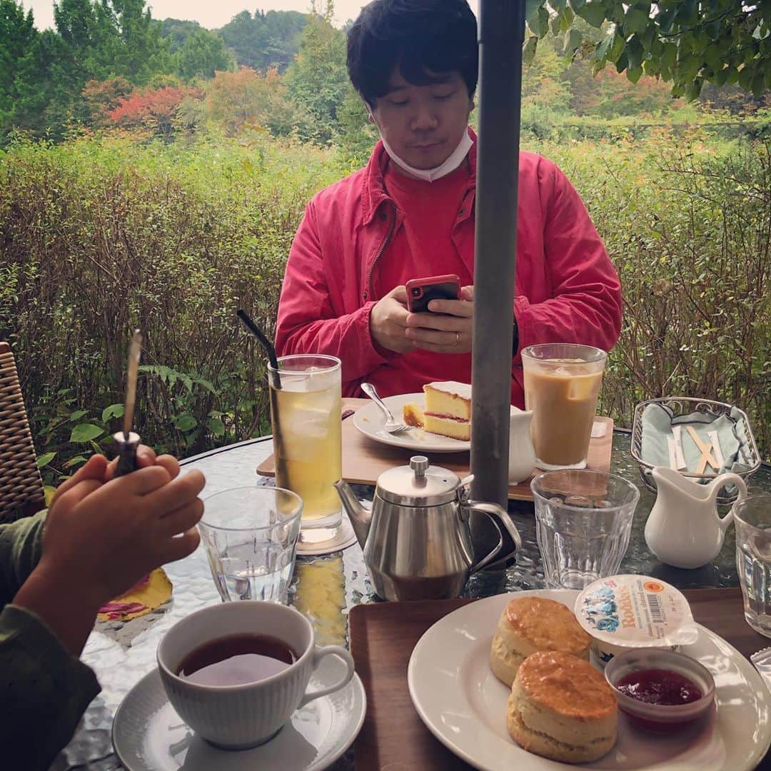 犬山紙子さんのインスタグラム写真 - (犬山紙子Instagram)「レイクガーデンカフェの紅茶☕️最高。スコーンとケーキも美味しかったです🍰」10月6日 15時05分 - inuyamakamiko