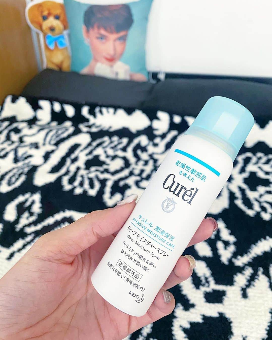 のインスタグラム：「#Curel #ディープモイスチャースプレー げっと〜💗 @curel_official_jp ㅤㅤㅤㅤㅤㅤㅤㅤㅤ 💙キュレル ディープモイスチャースプレー💙 【ミスト状化粧水（顔・からだ用）】 60g Lemon Squareさまから頂きました🍋💗　　 ㅤㅤㅤㅤㅤㅤㅤㅤㅤ ㅤㅤㅤㅤㅤㅤㅤㅤㅤㅤㅤㅤㅤㅤㅤㅤㅤㅤ 微細化したセラミド機能成分がお肌の奥にある角層まで浸透。ひと吹きで潤ったやわらかな肌に保ちます。 ㅤㅤㅤㅤㅤㅤㅤㅤㅤ ✔️消炎剤（有効成分）配合。肌荒れを防ぐ ✔️潤い成分（ユーカリエキス）配合 ✔️ケアしづらい背中や腰など、全身に ㅤㅤㅤㅤㅤㅤㅤㅤㅤ ✅お子さまのデリケートな肌にもok  ㅤㅤㅤㅤㅤㅤㅤㅤㅤ 顔やからだにいつでもどこでも潤い補給できちゃうの😍💕 わたしはお風呂あがりやメイクの上から シューっとスプレーしてるよ🙆🏻‍♀️✨✨ ㅤㅤㅤㅤㅤㅤㅤㅤㅤ これからの乾燥しやすい時期も キュレルディープモイスチャースプレーで 乗り切るよー😘💋 ㅤㅤㅤㅤㅤㅤㅤㅤㅤ ㅤㅤㅤㅤㅤㅤㅤㅤㅤ  ㅤㅤㅤㅤㅤㅤㅤㅤㅤ ㅤㅤㅤㅤㅤㅤㅤㅤㅤ ㅤㅤㅤㅤㅤㅤㅤㅤㅤ  ㅤㅤㅤㅤㅤㅤㅤㅤㅤ ㅤㅤㅤㅤㅤㅤㅤㅤㅤ ㅤㅤㅤㅤㅤㅤㅤㅤㅤ ㅤㅤㅤㅤㅤㅤㅤㅤㅤ #curel #cchan_girls #lemonsquare🍋 #キュレル #ディープモイスチャースプレー #化粧水 #美意識 #女子力 #女子力向上 #美容好きな人と繋がりたい #綺麗になりたい #美容  #美容day #뷰스타그램 #skincare #beauty #스킨케어 #自分磨き #インスタグラマー #インフルエンサー @cchannel_lemonsquare @cchannel_girls」