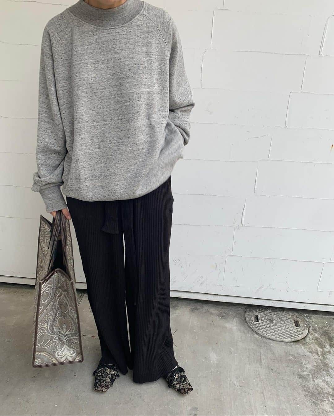 【ANN DE ARKさんのインスタグラム写真 - (【ANN DE ARKInstagram)「🚩🚩NEW ARRIVA🚩🚩﻿ ﻿ 《 Baserange 》﻿ LHASA PANTS﻿ ￥22,330（税込）﻿ ﻿ ﻿ 《 PORT BY ARK 》﻿ Crew neck sweat﻿ ￥18,700（税込）﻿ 着用サイズ1 系列店　@cornersark  でお取り扱い﻿ ﻿ ﻿ 《 A VACATION 》﻿ ＜TANK(タンク)＞-PAISLEY GREY-﻿ ￥70,400（税込）﻿ ﻿ ﻿ 《 PIPPICHIC 》﻿ スクエアトゥバレエシューズ﻿ ￥33,000（税込）﻿ ﻿ ﻿ 着用スタッフ身長158cm﻿ ﻿ ﻿ オフィシャルサイトの在庫と店頭在庫は共有しております。﻿ 商品に関しましては、お気軽にコメントや店舗までお問い合わせください。﻿ ⬇︎⬇︎⬇︎﻿ @ann_de_ark  @arknets_official﻿ #fashion #栃木 #宇都宮 #ショップ  #arknets #anndeark #annstyling #anncode  #Baserange #portbyark #avacation #pippichic」10月6日 15時26分 - ann_de_ark