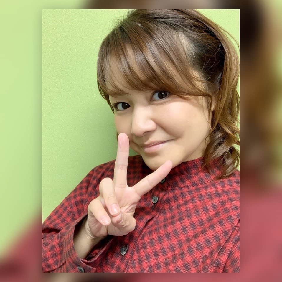 中澤裕子のインスタグラム：「❤️❤️ 今日の衣装はチェック柄。 私服もチェック柄。 秋冬はチェック可愛い。  one-piece #minkchair （ミンクチェアー）  #テレビ西日本  #ももち浜ストア  #生放送 #火曜日」