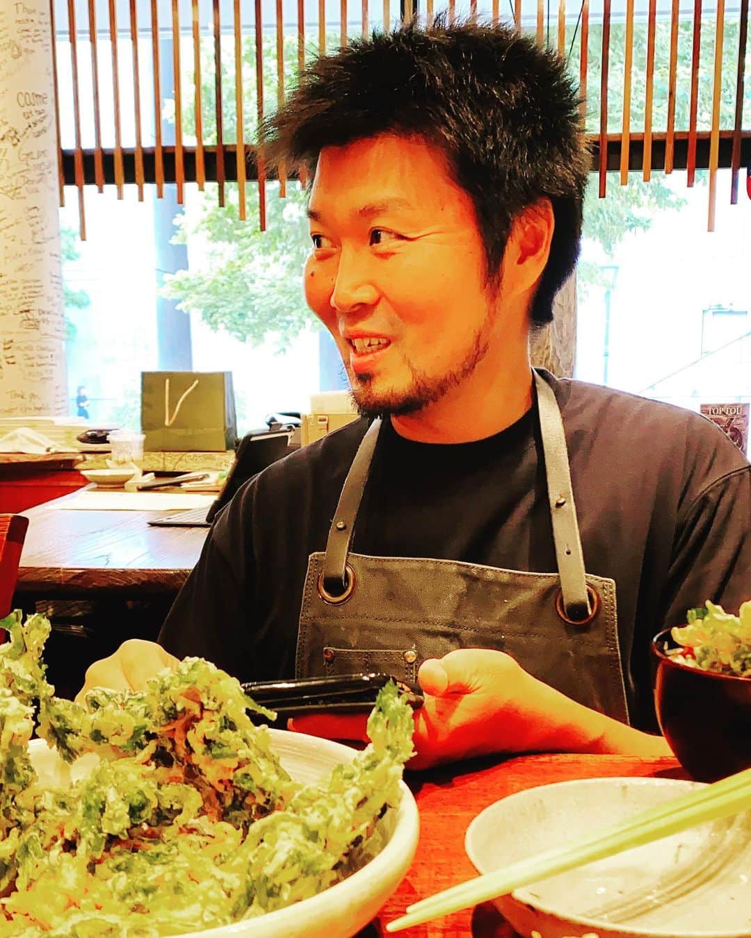 FukuyamaGoh のインスタグラム：「美味しいお昼ご飯いただきました🙇🏻‍♂️🙇🏻‍♂️ ご馳走さまでした🥰  #傳  #賄い　#天ぷら  #うどん　#最高 #staffmeal  #den」