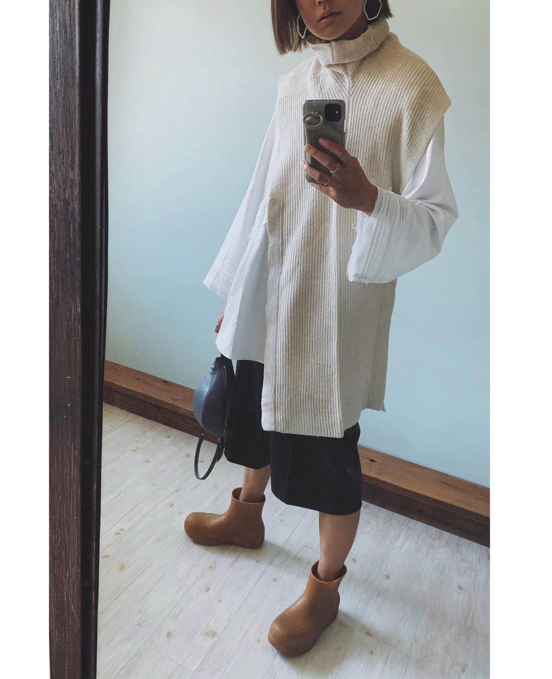 ジュジュさんのインスタグラム写真 - (ジュジュInstagram)「もー絶対ニット🧶の季節やー 思ったら、暑い...笑 . . もーすぐお届けand入荷するブラウスが気分♫ . そしてpearl pierceは大きいモチーフのタイプを♡ . . ...coming soon  #AkariH#accessory#costumeaccessory#fashion#アクセサリー#アクセ#大振りアクセサリー#jewelry#ジュエリー#pierce#earring#ring#bracelet akarih#akarihchic#アカリ#アカリチック#Akarih#アカリ #2020AW#AWcollection#www.akari-h.jp#hrkフク　 #mama#boysmama#girlsmmama #mamacoordinate#hrkフク　 #AkariH#apparel#fashion akarih#akarihchic#アカリ#AkariHapparel#アカリアパレル#2020aw#www.akari-h.jp」10月6日 15時58分 - hiraka