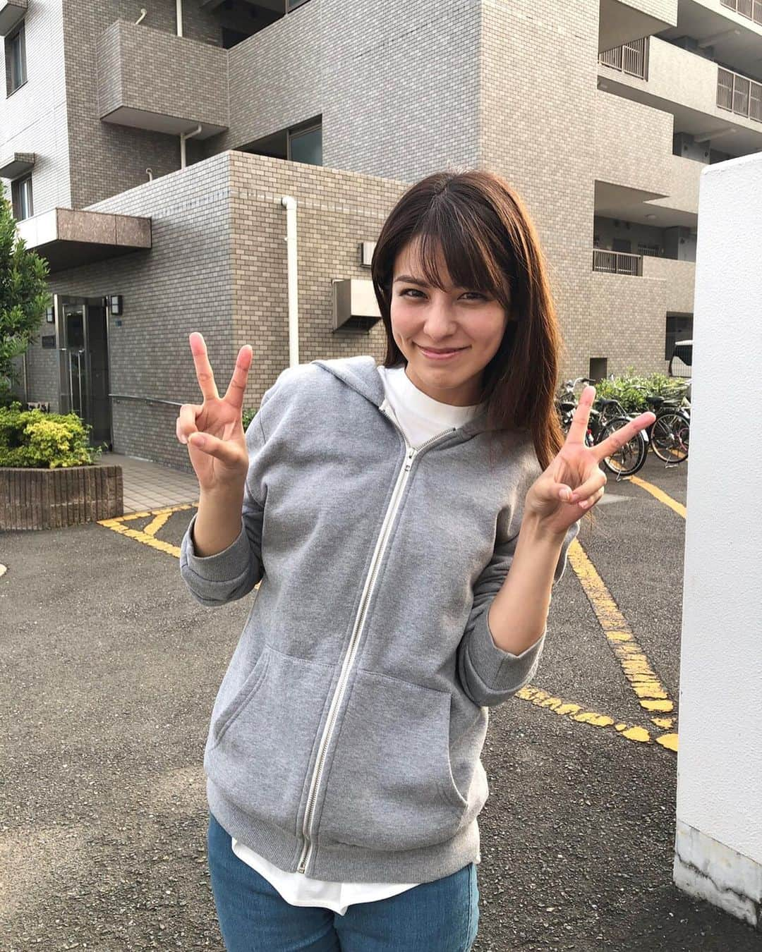 藤井美菜さんのインスタグラム写真 - (藤井美菜Instagram)「. 「ドンナビアンカ」、見てくださってありがとうございました☺️クランクアップの時の写真です。今回は以前に共演させていただいたことのある方が多い現場で、頑張っていれば再会が出来る、このお仕事って素敵だなぁと思ったりなんかしました。 “동나비앙카 “ 봐주셨던 분들 정말 감사합니다☺️사진은 촬영이 다 끝났을때입니다. 이번에는 예전에도 같이 촬영한적이 있는 분들이 많은 현장이었어요. 계속 열심히 일하고 있으면 다시 만날수 있다는것도 이 일의 매력이구나~~리고 생각했어요.  #テレビ東京#ドンナビアンカ#誉田哲也#サスペンス#魚住久江#ドラマ#オフショット#일본드라마#드라마#일드#혼다데쓰야#현장사진#drama#japanesedrama#shooting#hondatetsuya」10月6日 16時04分 - fujii_mina_0715