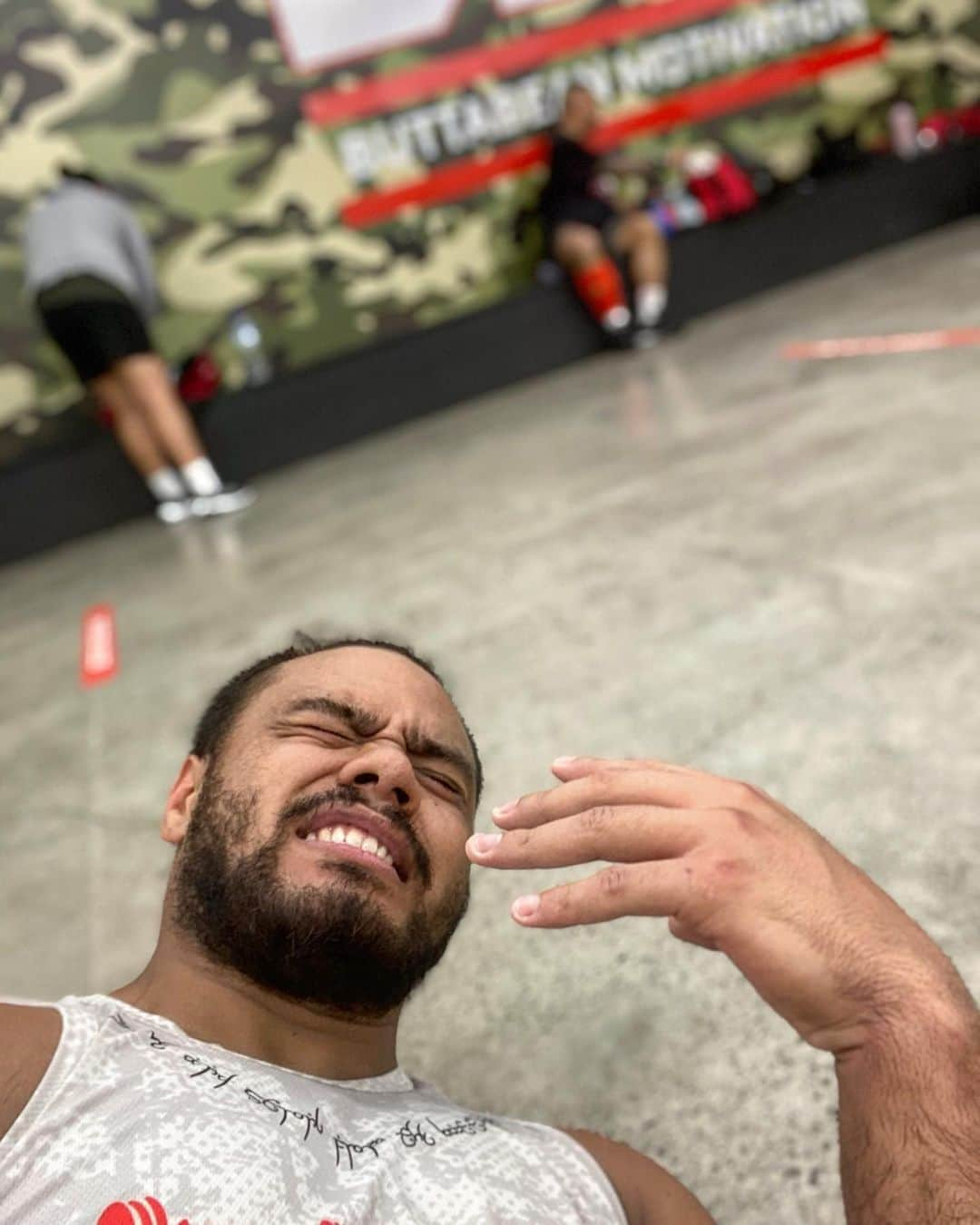 トーア・ヘナーレさんのインスタグラム写真 - (トーア・ヘナーレInstagram)「When you forget you’re a wrestler and  try holding pads for @buttabean_motivation 😅😅😅🤕🥊🥊  Amazing work preparing for their fight night on the 23rd! Good to see the team 🔥🔥🔥#ONELOVE #HENARE #BBM #BUTTABEANMOTIVATION #AUCKLAND #NZ #HUSTLE #PEOPLE  #HEART #FIGHT #WRESTLING #BOXING」10月6日 16時14分 - henarenz