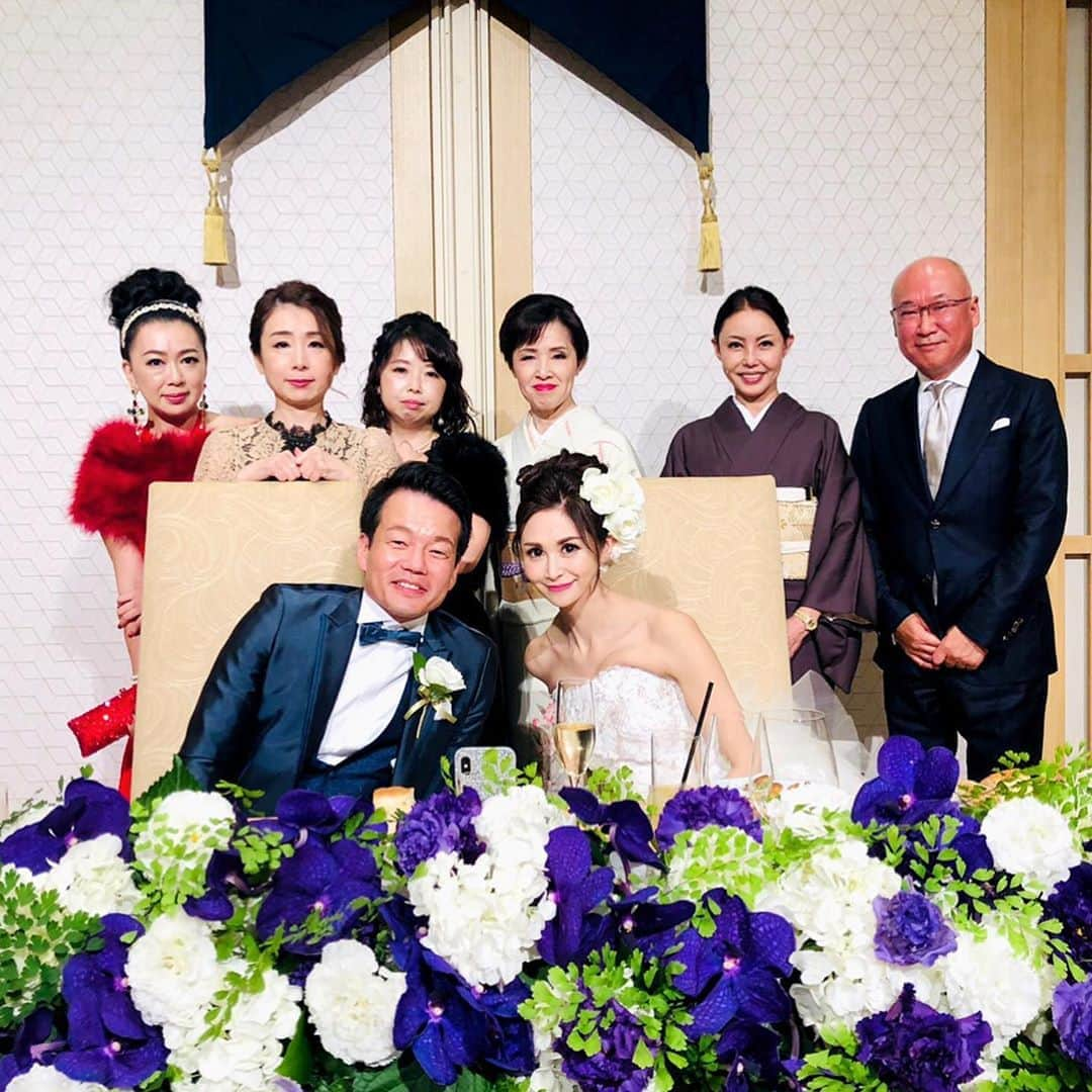 越野矢素子さんのインスタグラム写真 - (越野矢素子Instagram)「お色直しは大好きな聖子ちゃんの曲で入場♪  入場したとたん皆んなが私の幸せを喜んで泣いてくれていました。  こんなに愛されてなんて幸せなんだろうと改めて気付かせて頂きました。  私の愛すべき大切な仲間 そして、インスタを見てお祝いコメントを下さる皆様 本当にありがとうございます❤️」10月6日 16時39分 - loversyaso