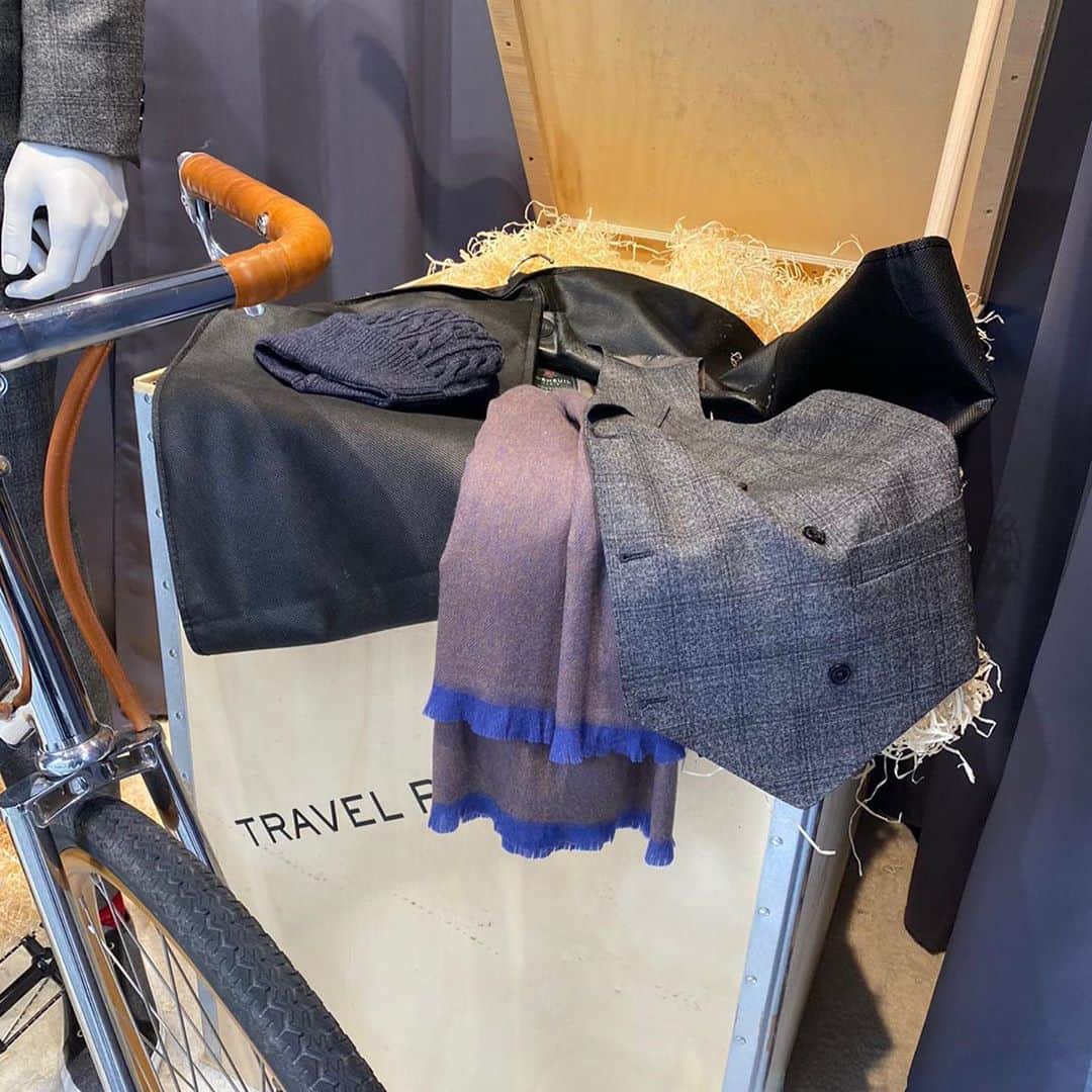 ドーメルさんのインスタグラム写真 - (ドーメルInstagram)「Made to measure from the head to the bike...  Come to discover our latest innovation : Travel Resistant.  . . . 🚲 by @maison_tamboite_paris  🔲 by @blowupguild.agency  . . . #bike #luxurybike #madetomeasure #menfashion #menstyle #sales #luxurycloth」10月6日 16時41分 - dormeuil1842