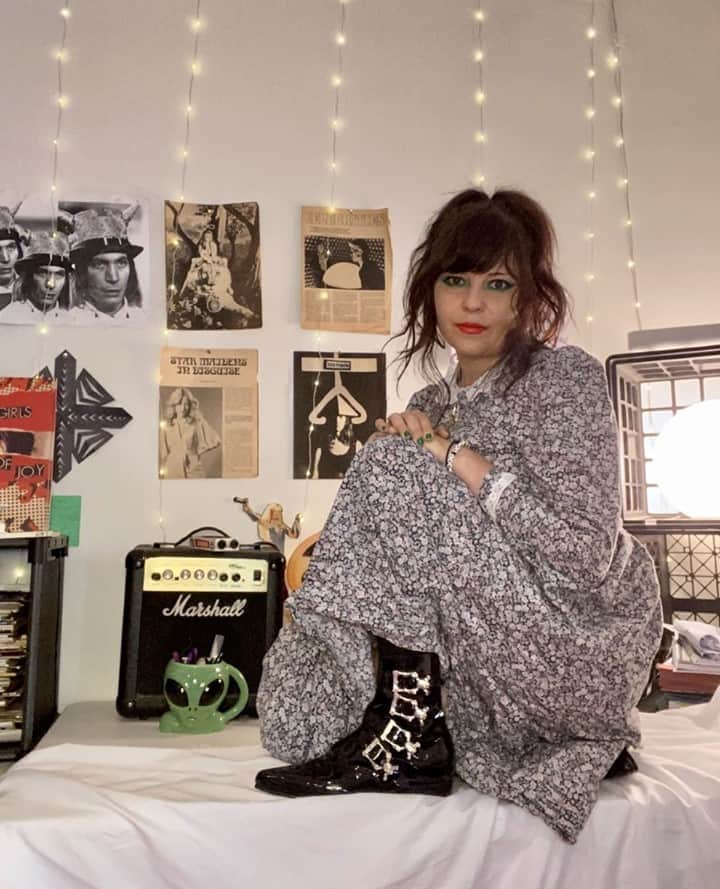 アンダーグラウンドのインスタグラム：「A spiritual record fresh off the press, @deathvalleygirls frontwoman Bonnie Bloomgarden describes 'Under the Spell of Joy' as a “space gospel”. By crafting head-kicking Rock 'n' Roll anthems, the LA goth rocks hope to bring everyone together and create the kind of participatory musical experience people have in places of worship.⁠ ⁠ "The album was mostly improvised so it all felt really magical! All these different parts and instrumentation come together as if the songs always existed was amazing!"⁠ ⁠ Bonnie wears the Original Peck Boot in Black Patent Leather. ⁠ ⁠ #undergroundengland #deathvalleygirls #psychrock」