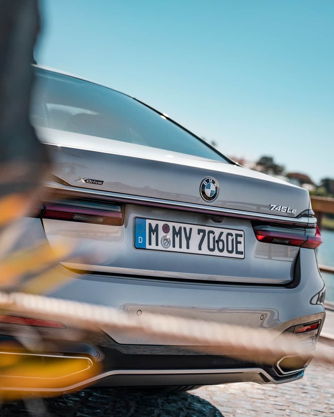 BMWのインスタグラム：「When every angle is the right angle.  The BMW 7 Series Sedan. #THE7 #BMW #7Series __ BMW 745Le xDrive Sedan: Energy consumption in kWh/100 km (combined): 16.2–15.8. Fuel consumption in l/100 km (combined): 2.5–2.3. CO2 emissions in g/km (combined): 57–52. Further information: www.bmw.com/disclaimer.  	 Acceleration (0-100 km/h): 5.1 s.」