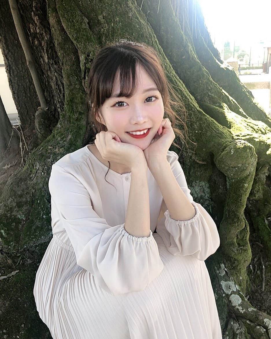 齋藤佳穂のインスタグラム：「すごいいいお天気やったからぶらり〜🌳  #木の下 #木のある暮らし #秋コーデ #秋服コーデ #秋服 #秋メイク #ピンクメイク #ヘアアレンジ #ミスキャン #ミスコン #写真好きな人と繋がりたい#京都 #京都観光 #嵐山 #嵯峨嵐山」