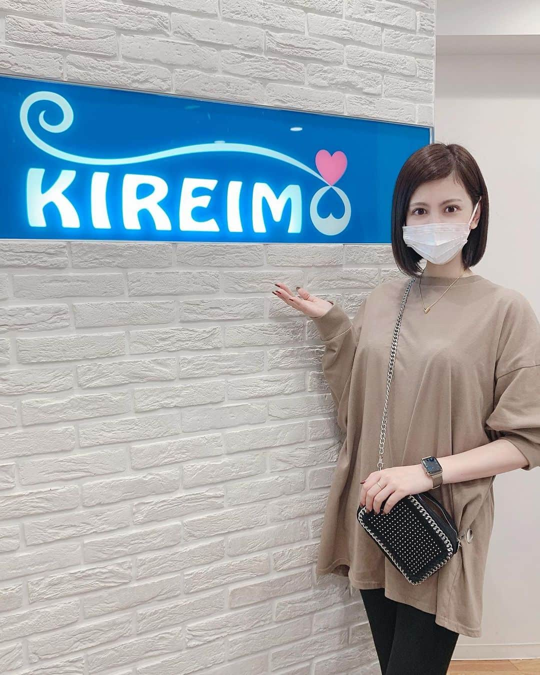 梅田えりかさんのインスタグラム写真 - (梅田えりかInstagram)「KIREIMOさんで脱毛してきたよ😆✨ むかーしむかーしに脱毛したんだけど、最近の技術の方が凄いんじゃないかとまた通い出したんだっ🧏🏻‍♀️💛身体はもちろん、最近顔脱毛も念入りにしてるよ😘 ビックリするほど痛くないし、担当していただいたスタッフさんもとても親切で丁寧で😌 ありがとうございました💓💓💓 @kireimo_official で詳細見れます💖夏だけじゃなく冬だって肌のケアは大事🧏🏻‍♀️女子力高めましょう😘  #KIREIMO #キレイモ #脱毛 #全身脱毛 #脱毛サロン#美容 #美容情報 #美容部 #肌ケア #女子力アップ #女子力 #美肌 #美白」10月6日 17時07分 - umeeri524