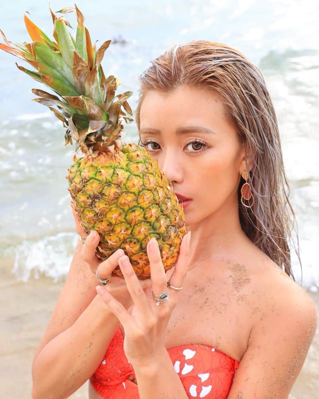 NAHOさんのインスタグラム写真 - (NAHOInstagram)「真夏のパインちゃん🍍💋 . . 海の後食べるパイナップル💓 めちゃ甘くて美味しかった😋💕 . photo by @shinichiyasuda 📷 . . . #cyberjapan #NAHO #cjd_naho  #cyberjapan #NAHO #summer #beach #summergirl #bikini #bikinigirl #photo #photography #shooting #cyberjapandancers #model  #japanesegirl #nature  #サイバージャパン #夏 #ビキニ #海大好き #ビーチ #撮影 #モデル #フォトジェニック #カメラ #写真 #水着 #夏大好き #自然 #cjd_naho #太陽 #海」10月6日 17時07分 - naho25__kai_noa