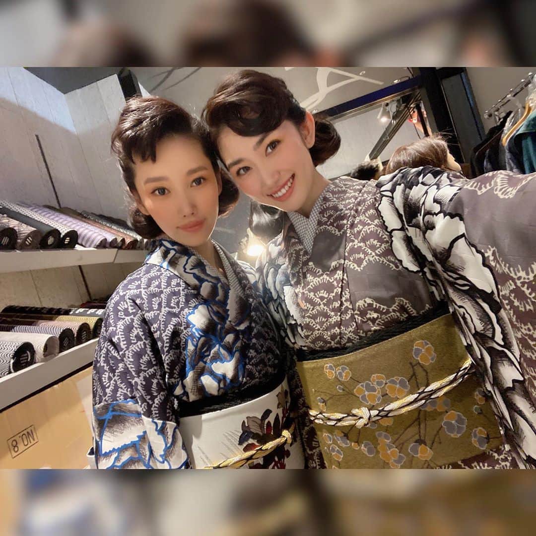黒田瑞貴のインスタグラム：「JOTARO SAITO KIMONO Style Collection 2021SS  まほこさんと色違い👘 でもただ色違いなだけでなくて、柄も少しずつ違くて可愛い🤍  #jotarosaito #KIMONO #着物 #japaneseculture #fashion  #instafashion #ginzasix」