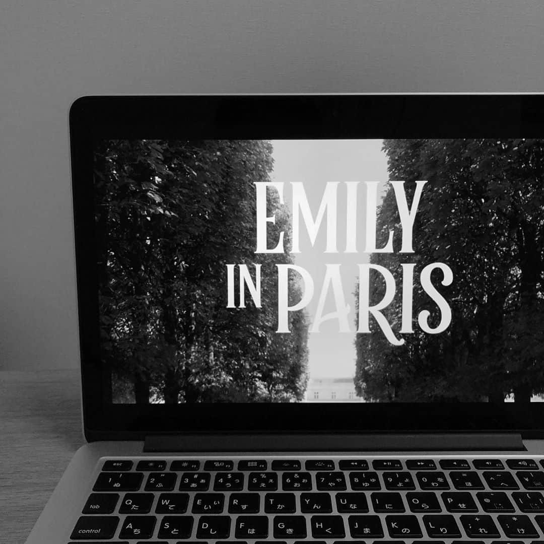 勝田里奈さんのインスタグラム写真 - (勝田里奈Instagram)「-EMILY IN PARIS-﻿ ﻿ NETFLIXで配信されている﻿ #SEXANDTHECITY のクリエイターが製作した﻿ #EMILYINPARIS ﻿ SATCのクリエイターという時点で期待していて、﻿ いざ1話目を見始めるとすぐに虜になった🇫🇷﻿ ﻿ 仕事に恋に友情に系の映画やドラマ、大好きなんだ🌛﻿ リリーコリンズは #あと1センチの恋 を見て以来大ファン。﻿ 今作も終始美しくてかわいかった。﻿ ﻿ おすすめです🎞﻿ ﻿ #emilyinparis ﻿ #lilycollins ﻿ #netflix ﻿ #paris」10月6日 17時24分 - rinakatsuta