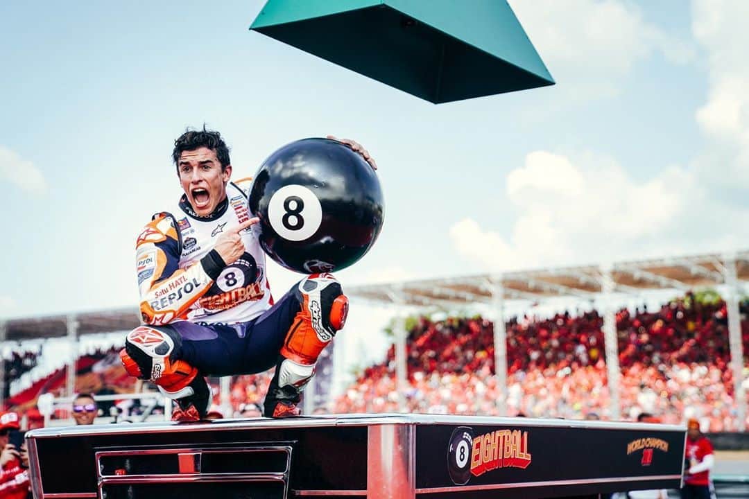 レプソル・ホンダのインスタグラム：「Celebrating the #8ball 🎱 one year on with eight photos!」