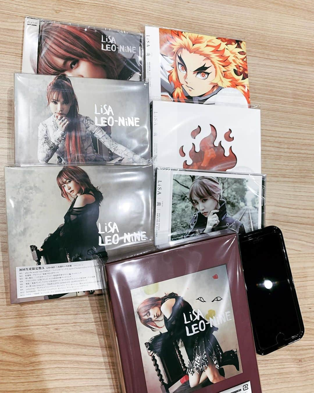 LiSAさんのインスタグラム写真 - (LiSAInstagram)「🔥NEW SiNGLE「炎」(ﾎﾑﾗ)🔥 🦁NEW ALBUM「LEO-NiNE」(ﾚｵﾅｲﾝ)🦁 いよいよ来週10/14です。 パッケージが完成して来て、やっと実感が湧いて来た。どれも最高な仕上がりです。 LEO-NiNEの完全盤は洋書のような伝記のような仕様で炎初回盤は灯籠イメージ #一つ一つまた公開させてね  #炎　#LEO9 #劇場版　#鬼滅の刃 #無限列車」10月6日 17時29分 - xlisa_olivex