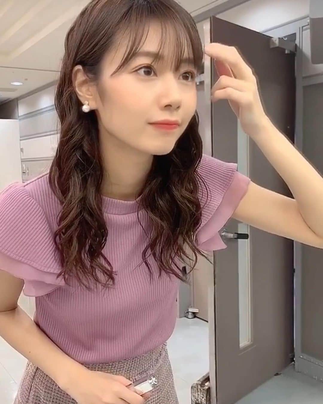 杉浦みずきのインスタグラム：「. 最近のサンデーモーニング の衣装です💓 どちらも @miia_official さんのお洋服です✨ リールで載せているときの衣装ですよ☺️ ・ ・ #衣装 #サンデーモーニング  @miia_official」
