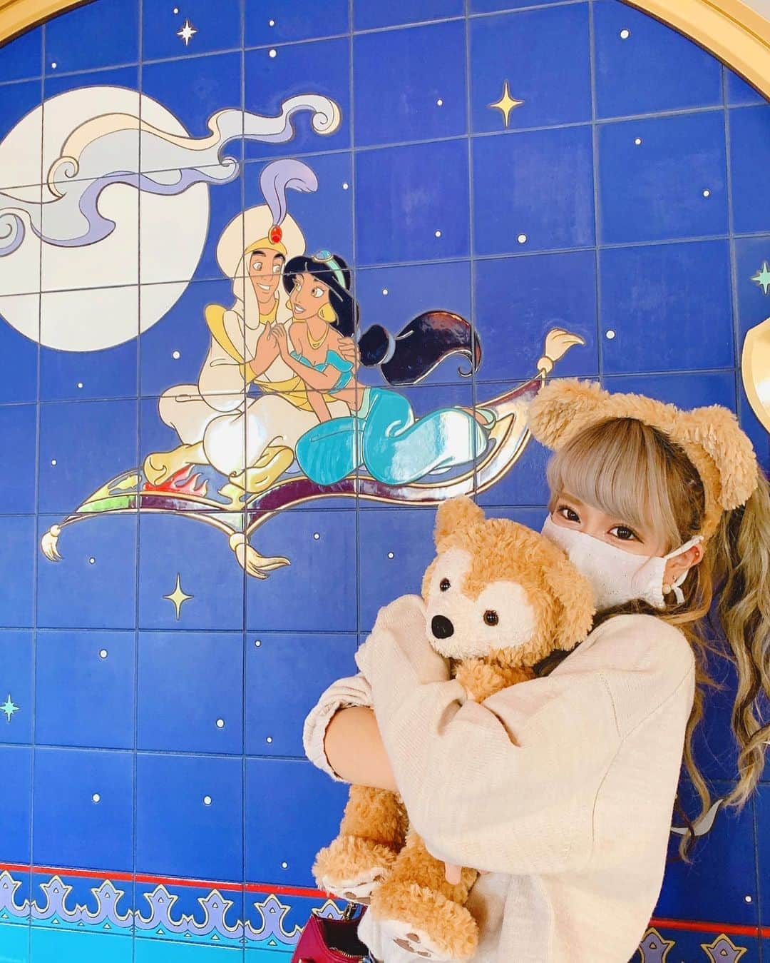 あんじゅさんのインスタグラム写真 - (あんじゅInstagram)「♡ ． マスクつけてると写真盛れるから とても助かりますわ〜🤭🤭 . 母親の手作りマスク😌✌🏻💕 ． ．  #Burlesque #バーレスク #バーレスク東京 #大阪 #バーレスク大阪 #北新地 #六本木 #キャバ嬢 #ホスト #歌舞伎町 #ダンサー #Japanesegirl #自発ください  #ギャルメイク #グラビア  #金髪女子 #ギャル #加工厨 #ジャニオタ #スレンダー #エロ可愛い #tds #撮影会 #雰囲気好きな人いいね #自撮り界隈 #1mmでもいいなと思ったらいいね #被写体  #ディズニー写真部 #ディズニーシー #ディズニーコーデ」10月6日 17時39分 - anju_crazyland