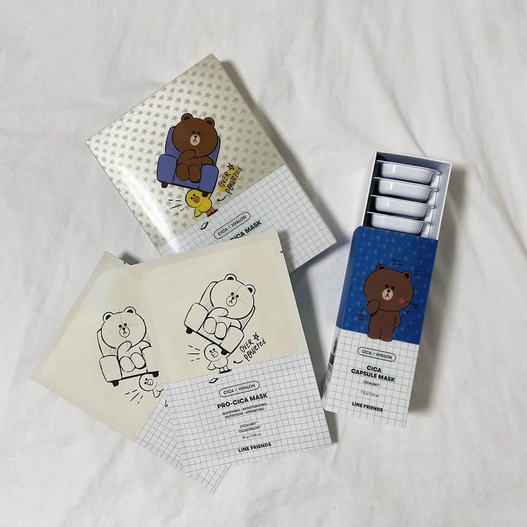 のインスタグラム：「LINE FRIENDS VT CICA🐻  @vtcosmetics_official  @vtcosmetics_japan   プロCICAマスクとCICAカプセルマスクです！ 乾燥が気になる季節にもってこいの保湿力でした🥺 限定のパッケージが可愛すぎるので プレゼントにもオススメです〜！  #LINEFRIENDS #SALLY #BROWN  #サリー #ブラウン #キャラクター  #VTコスメ #韓国コスメ」