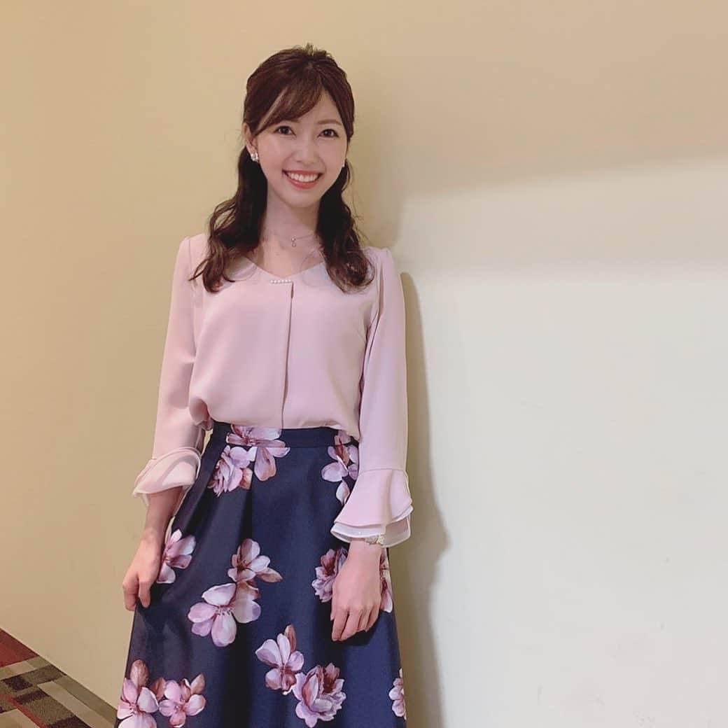 川又智菜美のインスタグラム：「👗💛﻿ ﻿ 日テレNEWS24、日曜日の時の衣装です❣️﻿ 見てくださった方、﻿ ありがとうございました☺️💕﻿ ﻿ 袖のところがふりっとなっていて﻿ 可愛いのですが、片腕めくれている…😵笑﻿ ﻿ #日テレNEWS24 #N24」