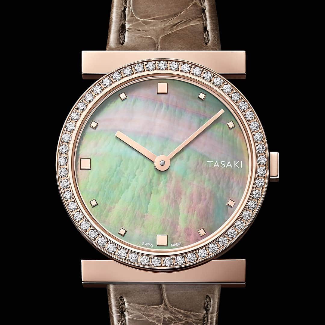 TASAKIさんのインスタグラム写真 - (TASAKIInstagram)「New faces of the ‘balance’ series of ‘TASAKI TIMEPIECES’ーluxurious yet useful women's watches with the TASAKI modern aesthetic. Mysterious Mother of Pearl and sparkling diamonds. An enchanting watch overflowing with radiance just for you. #TASAKI #TASAKIbalance #balance #TASAKIdiamond #diamond #motherofpearl #SAKURAGOLD #TIMEPIECES #watch」10月6日 18時00分 - tasaki_intl