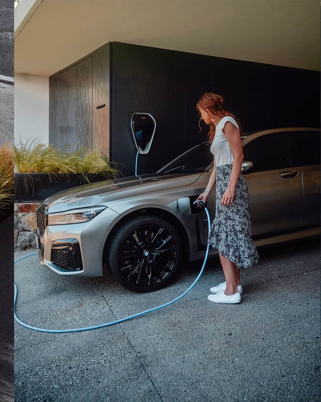 BMWさんのインスタグラム写真 - (BMWInstagram)「A typical case when the grass is greener on your side.  The BMW 7 Series Sedan.  #THE7 #BMW #7Series __ BMW 745e Sedan: Energy consumption in kWh/100 km (combined): 15.5–15.1. Fuel consumption in l/100 km (combined): 2.2–2.1. CO2 emissions in g/km (combined): 51–48. Further information: www.bmw.com/disclaimer.  	 Acceleration (0-100 km/h): 5.2 s. Power: 290 kW, 394 hp, 600 Nm. Top speed (limited): 250 km/h.」10月6日 18時00分 - bmw