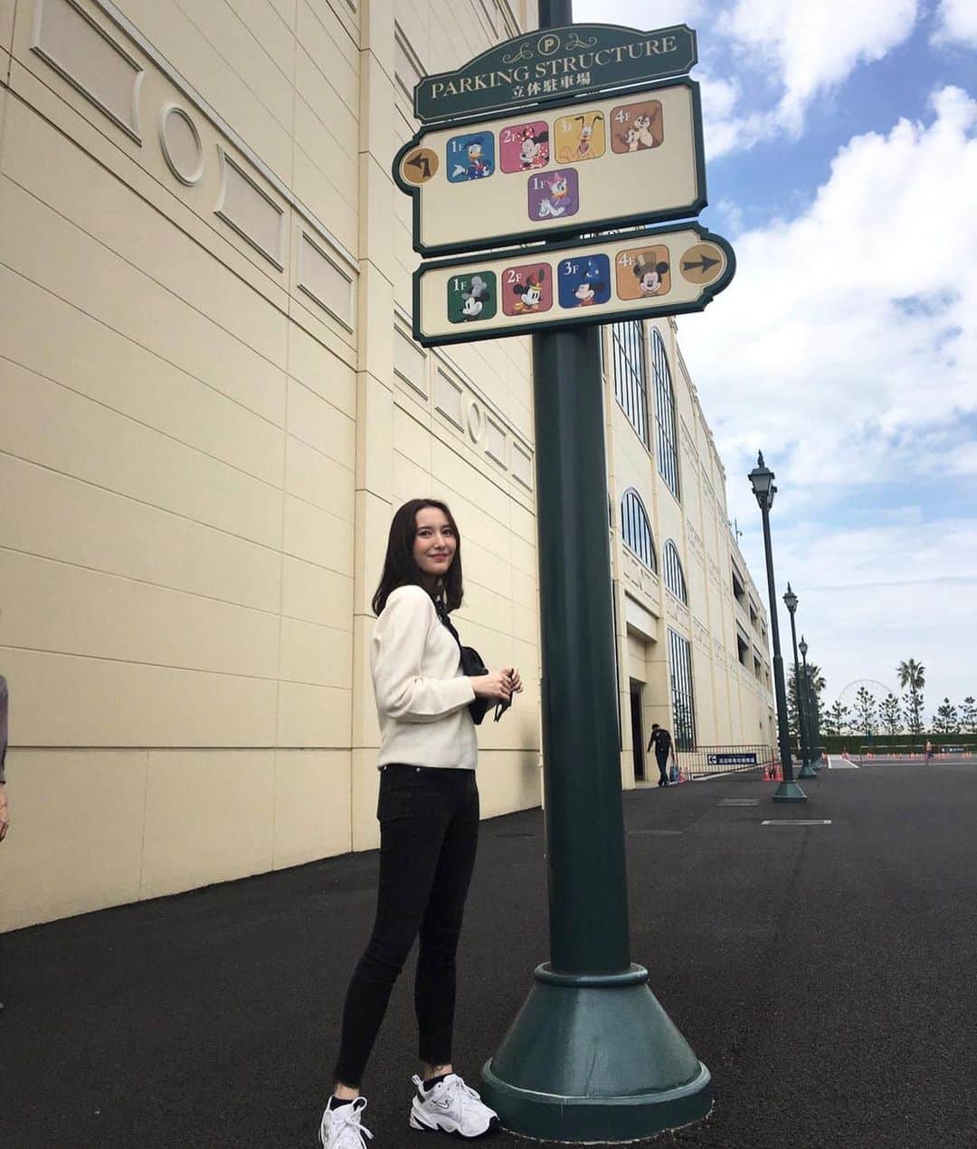 松本リコのインスタグラム：「・ ・ ・ ・ ディズニーオーナメント2020 イクスピアリ店先行発売 行ってきた(*ˊ˘ˋ*)♪ ・ 毎年購入時の対応が良くなってて スタッフさんの心配りや誘導のお陰で 安心して気持ち良く買い物出来ました！ 感謝です♡♡♡♡ ・ ・ ・ #japanesegirl #japangirl  #japanesemodel #japanmodel #yahoo #お洒落 #インスタグラマー  #インフルエンサー #撮影 #ハーフ顔 #ハーフモデル #fashion #通販モデル #ファッション #楽天 #通販 #ディズニーオーナメント #ディズニーリゾート #先行発売 #disney #イクスピアリ #ディズニーストア新商品」