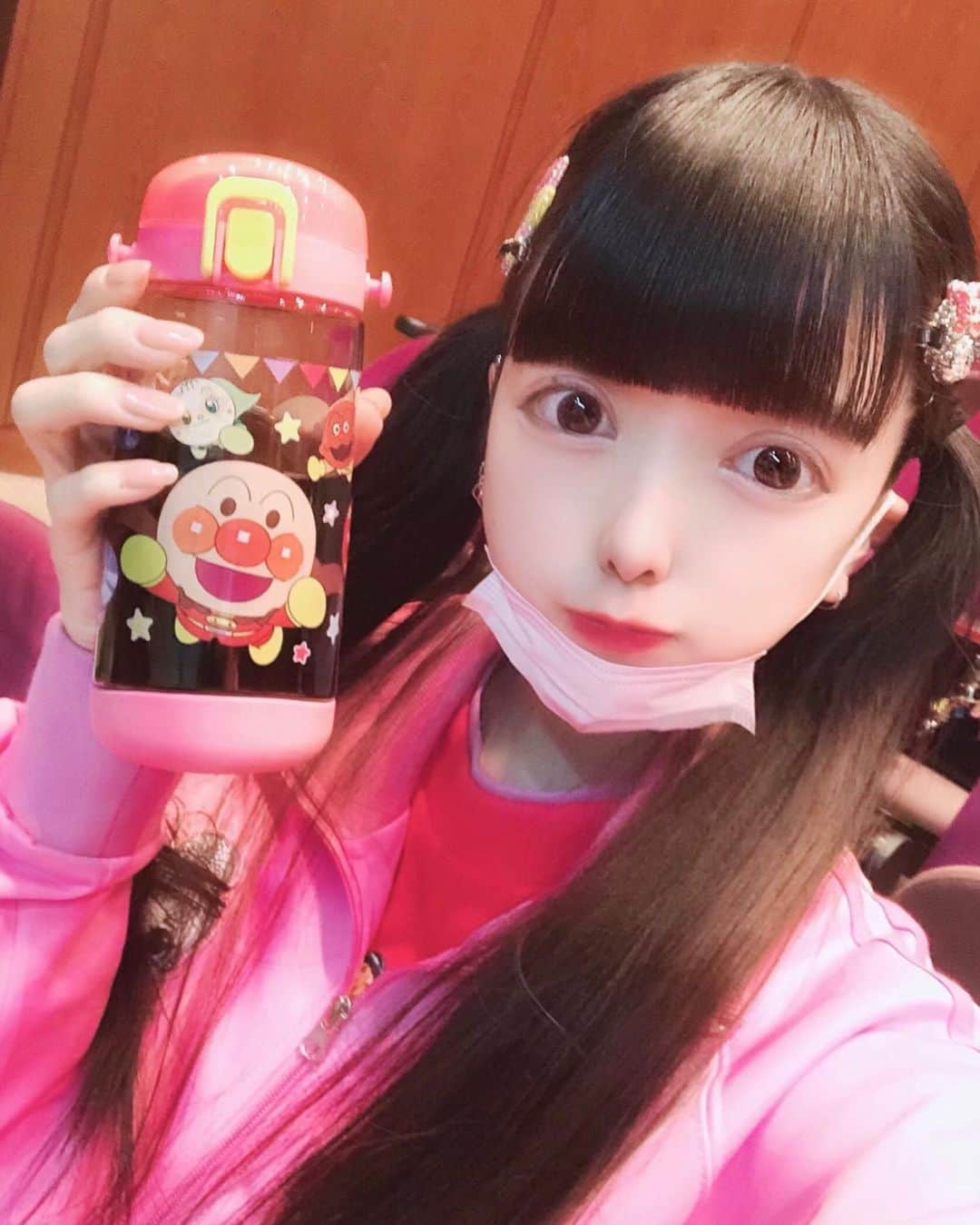 上原歩子さんのインスタグラム写真 - (上原歩子Instagram)「今日も稽古頑張ってきたよ🍓 あゆたんのアンパンマンの中身は安定のブラックコーヒーだよー✨」10月6日 18時05分 - uehara_ayuko