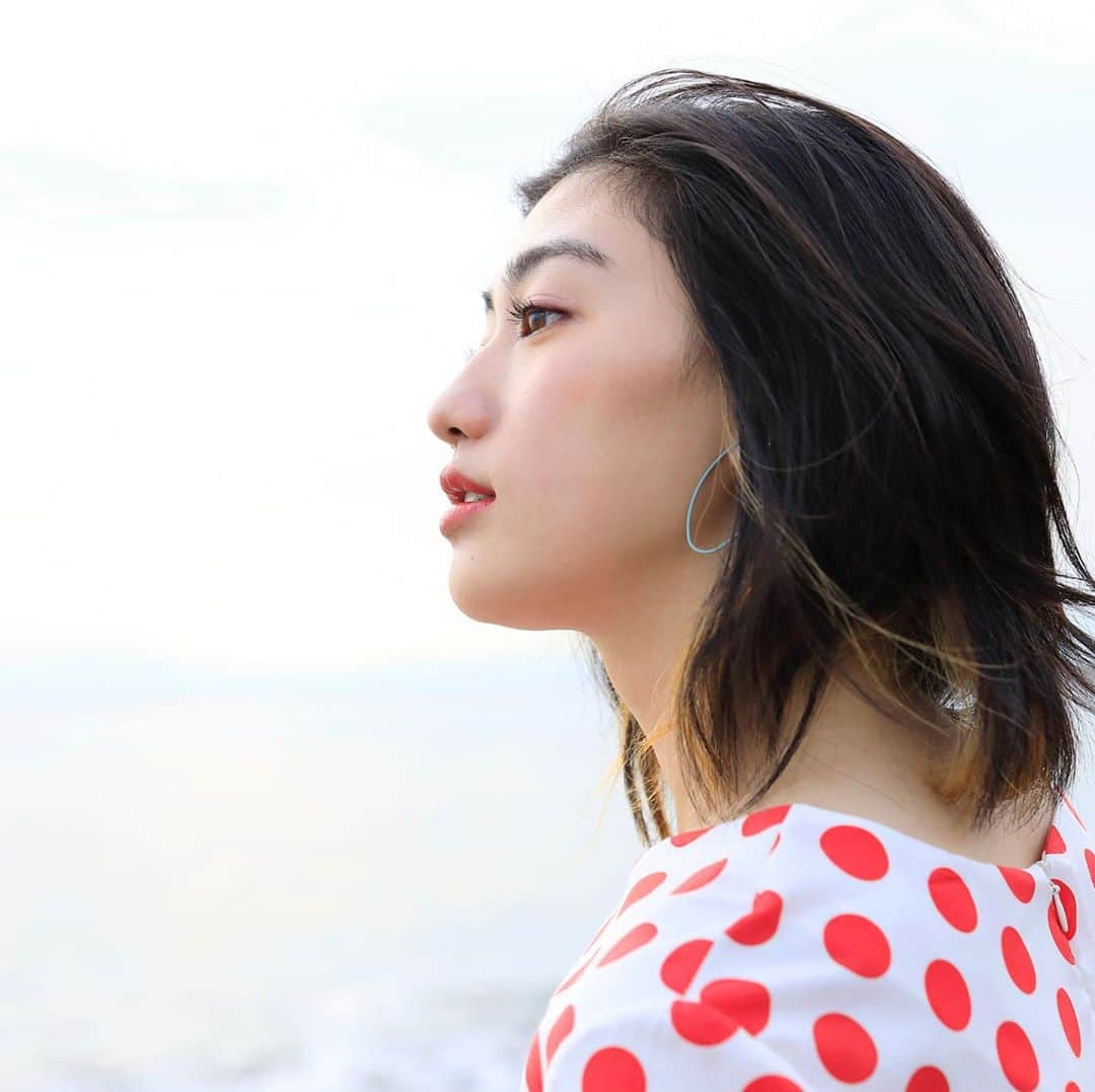 小林歌穂のインスタグラム：「水玉！﻿ ﻿ #作品撮り#KIND#あはは﻿ ﻿ photographer﻿ 中島たくみ﻿ ﻿ @photographer_takuminakajima﻿ ﻿ stylist﻿ 当間美友季(KIND)﻿ @miyukitoma20﻿ ﻿ hair make﻿ 飛田卓司（KIND）﻿ @idolmakekind﻿」
