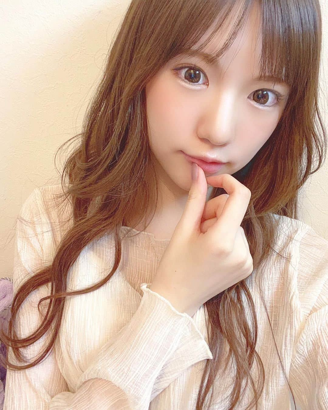 澤田有咲のインスタグラム：「こんばんは🐶🌙 ﻿ 衝動に駆られてエクステまた付けちゃいました🤤笑﻿ ロング落ち着く〜地毛早く伸びて〜﻿ ﻿ ではでは、、﻿ 今日も1日頑張りましょう✊﻿ ﻿ URLから有ぽちもよろしくおねがいします✨﻿ ﻿ 📍TwitterにてSNS企画開催中です！固定ツイートのRT♻️といいね❤️よろしくお願い致します🙇‍♀️﻿ 10/10（土）23:59まで！！」