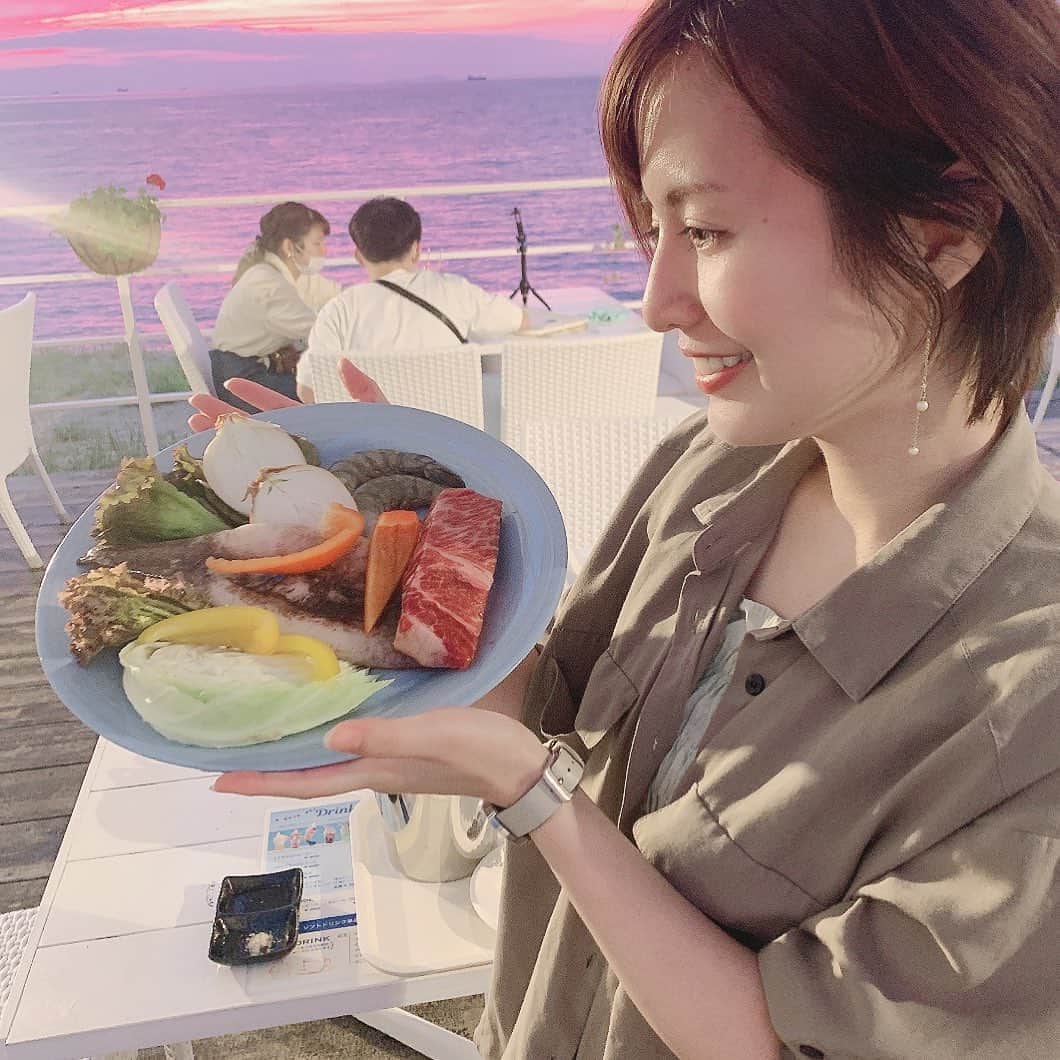 のインスタグラム：「この前、BBQしたくて 淡路島いってきました♡  海でBBQするの大好き🤤！  #浜田真衣 #淡路島 #monaカフェ #bbq #海 #japanese #japan #awajishima」