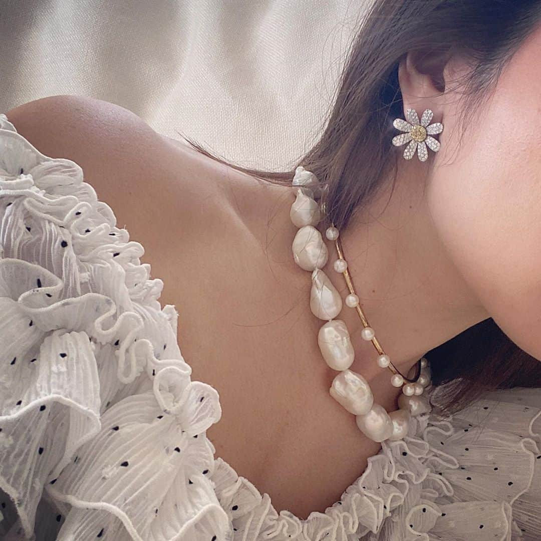 mioさんのインスタグラム写真 - (mioInstagram)「Very excited to announce that a selection of @mioharutaka earrings are now available at one of my favorite places to shop online, @modaoperandi . Thank you Team MO & @thelsd!」9月22日 11時10分 - mio_harutaka