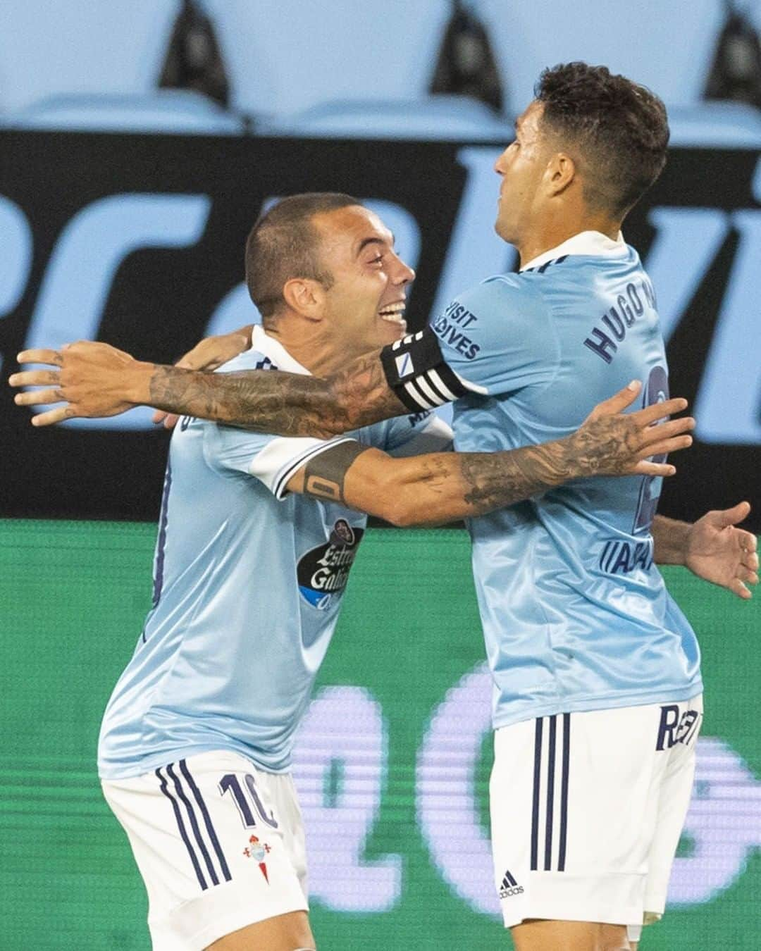 LFPさんのインスタグラム写真 - (LFPInstagram)「Celebrating with a friend! ⚽️💙 • ¡Celebrando entre amigos! 💙⚽️ • #Aspas #HugoMallo #Celta #LaLiga #LaLigaSantander #HayQueVivirla #YouHaveToLiveIt」9月22日 9時50分 - laliga