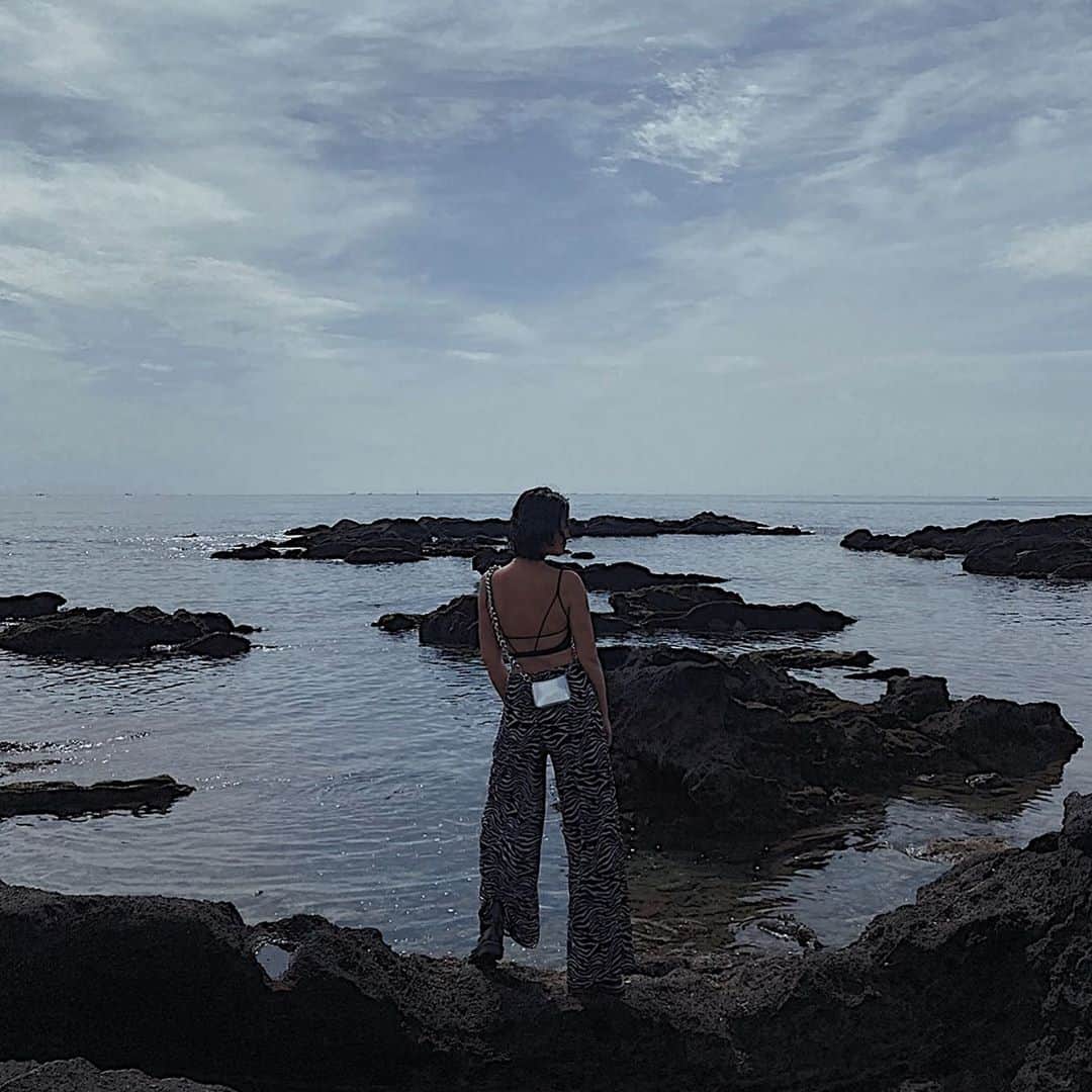 須田朱音さんのインスタグラム写真 - (須田朱音Instagram)「𝐙𝐞𝐛𝐫𝐚.﻿ ﻿ ﻿ この夏1番履いた。﻿ ﻿ お気に入りゼブラパンツ🦓﻿ ﻿ ﻿ ウエストゴムで伸びるプリーツ生地。﻿ ﻿ とてつもなく楽ちんなんです。﻿ ﻿ ﻿ 秋はブーツinして履けるかなぁ〜♡﻿ ﻿」9月22日 9時52分 - akane_godo