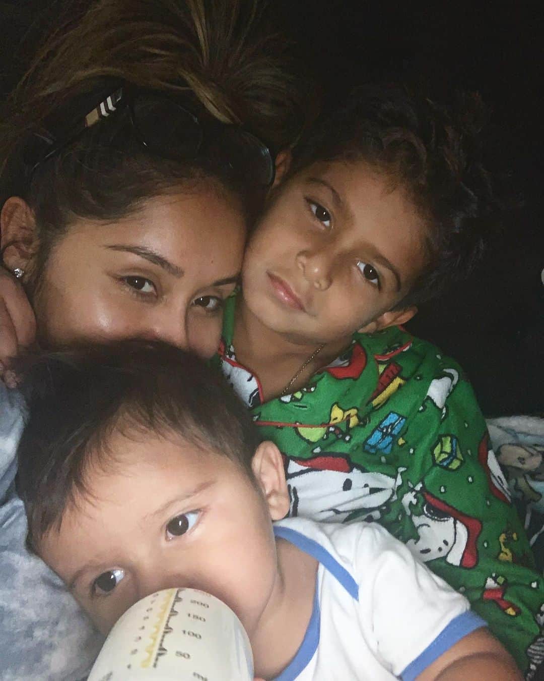 ニコール・ ポリッツィのインスタグラム：「“Don’t mess with my Mawma!” 😋🥰 #MyBoys」