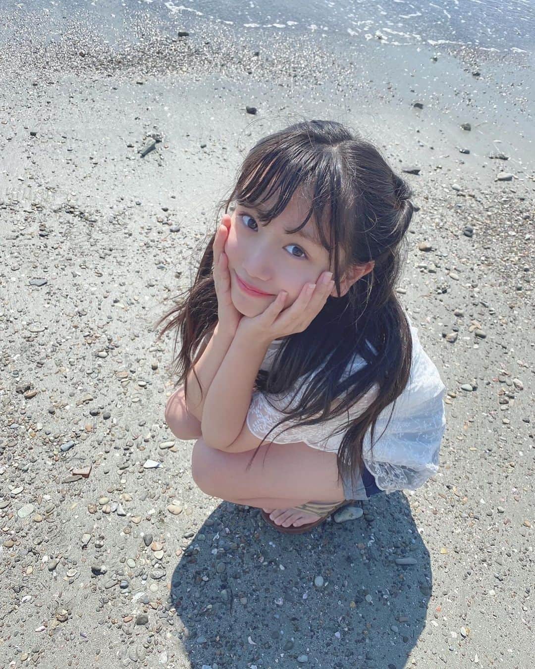 村田万葉さんのインスタグラム写真 - (村田万葉Instagram)「🐬 いい天気で、綺麗な海が見えて、最高でした🥺 ・ ・ ・ ・ #海 #砂浜 #夏」9月22日 10時01分 - dela_muratakazuha