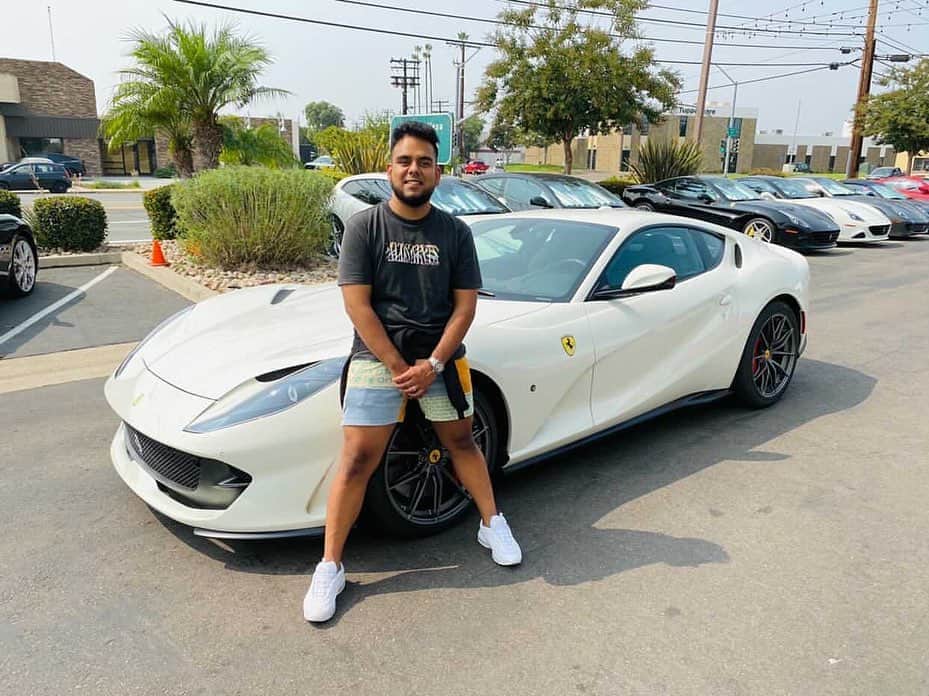 CarsWithoutLimitsさんのインスタグラム写真 - (CarsWithoutLimitsInstagram)「Congrats to @theamericankhalifa on the purchase of his new Ferrari 812 SF! 🦙  #carswithoutlimits #ferrari #812」9月22日 10時15分 - carswithoutlimits