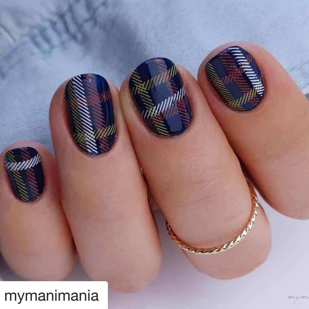 Nail Designsさんのインスタグラム写真 - (Nail DesignsInstagram)「Credit @mymanimania  ・・・ {Werbung•Ad - selbst gekauft}  #plaidnails for #rainbownailssept hosted by @the.rainbow.nailschallenge  I used @moyou_london Holy shapes 19 , Maroon, Colonel mustard @essie Booties on broadway  Have a lovely evening 💐 . . . . . . . . #essie #essiepolish #essielove #essienista #essieliebe #obsessie #nailsoftheday #nailpolishswatch #nailpolish #nagellack #körömlakk #esmalte #smalto #vernis #ojesergisi #nailart #npa #nails #manicure  #nailstagram #notd #nailstamping #plaidnails #autumnnails #nailitmag #lookmoyoulondon #nailstagram」9月22日 10時31分 - nailartfeature