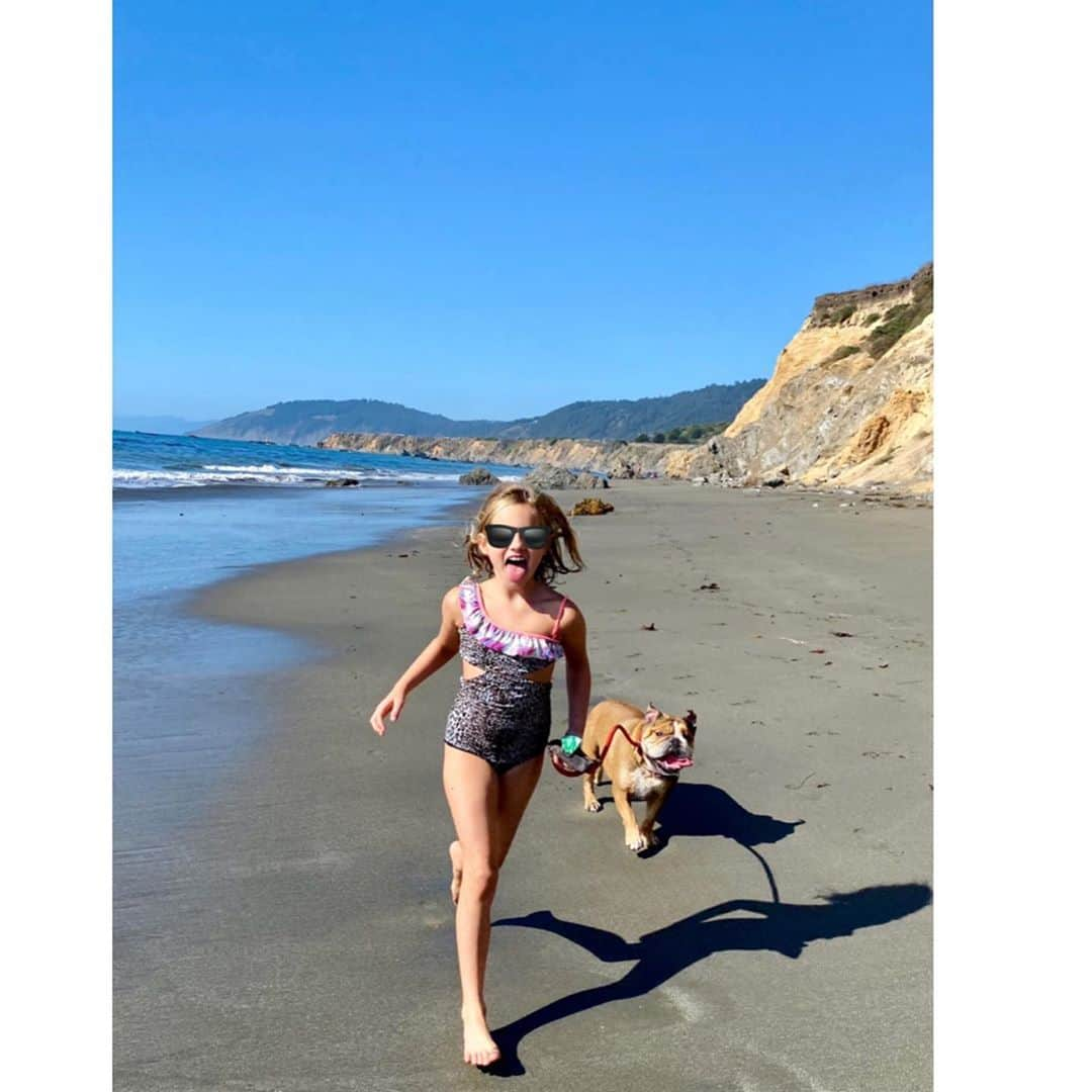 ライアン・ハンセンさんのインスタグラム写真 - (ライアン・ハンセンInstagram)「Took this zoom school thing on the road and we could not be Happier Campers!!@happiercamper  Had the most amazing time with our girls going up the California coast with a little zoom school and a lot of exploring ( WiFi wasn’t great in some spots 🤷🏼‍♂️)  Love my girls so much!!! ❤️❤️」9月22日 10時53分 - hiryanhansen