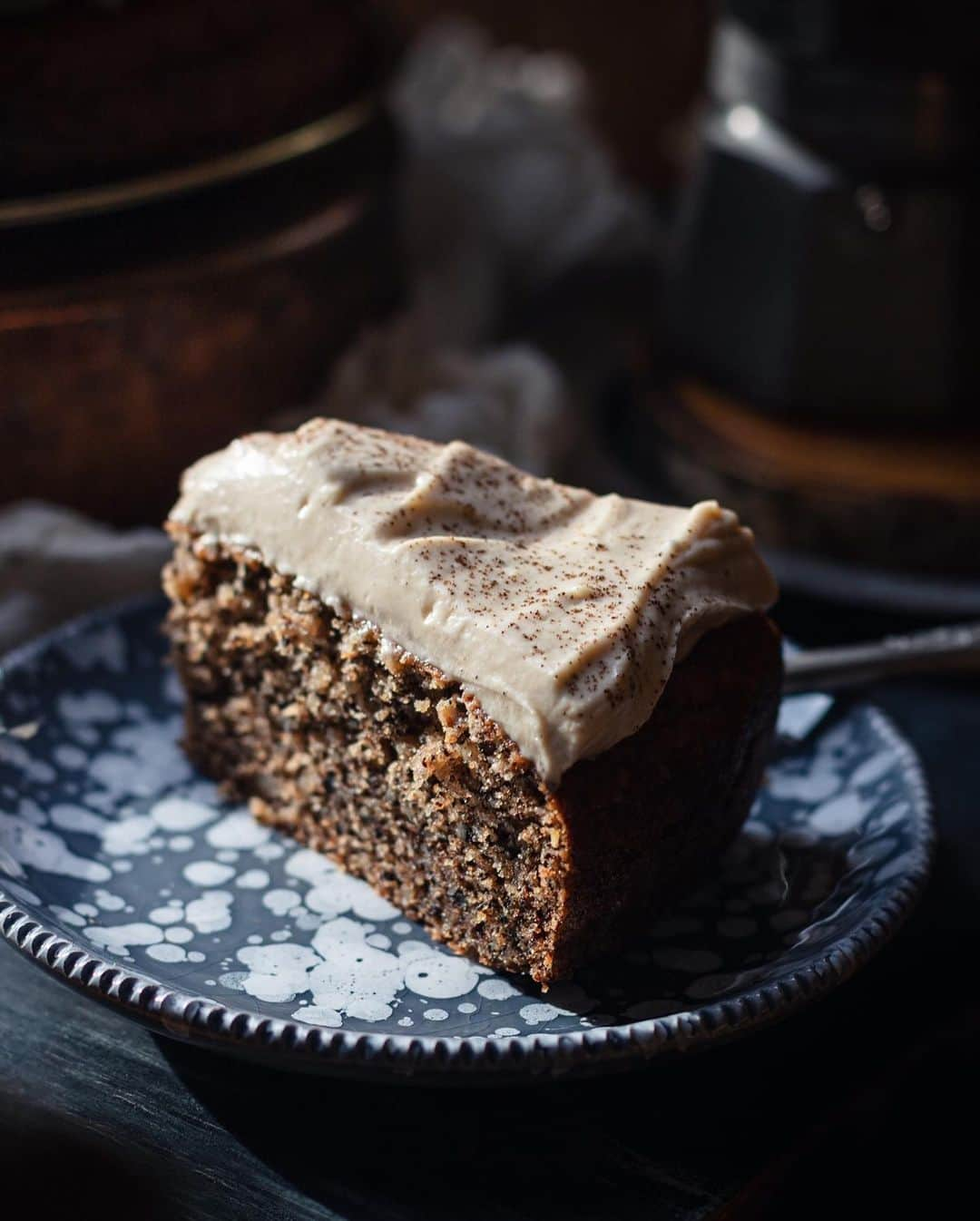 Saghar Setarehさんのインスタグラム写真 - (Saghar SetarehInstagram)「This is a walnut and cardamom cake to accompany your hot coffee that you’ve poured in your favorite mug, as you watch the first misty mornings of the new season from your window. ☕️ ⠀⠀⠀⠀⠀⠀⠀⠀⠀ The cream cheese goes exceptionally well with the walnut batter, and the cardamom gives a soft, but pleasant aroma, and the tiniest amount of espresso gives it a surprising kick. ⠀⠀⠀⠀⠀⠀⠀⠀⠀ Recipe developed for @wine_4_food . Go to their website to get it NOW. ⠀⠀⠀⠀⠀⠀⠀⠀⠀ ⠀⠀⠀⠀⠀⠀⠀⠀⠀ Also, a heartfelt thank you for all your warm messages about my grandfather. 🙏🏻🤍 ⠀⠀⠀⠀⠀⠀⠀⠀⠀ #LabNoonFood #FlavorsAndEncounters ⠀⠀⠀⠀⠀⠀⠀⠀⠀」9月22日 2時15分 - labnoon