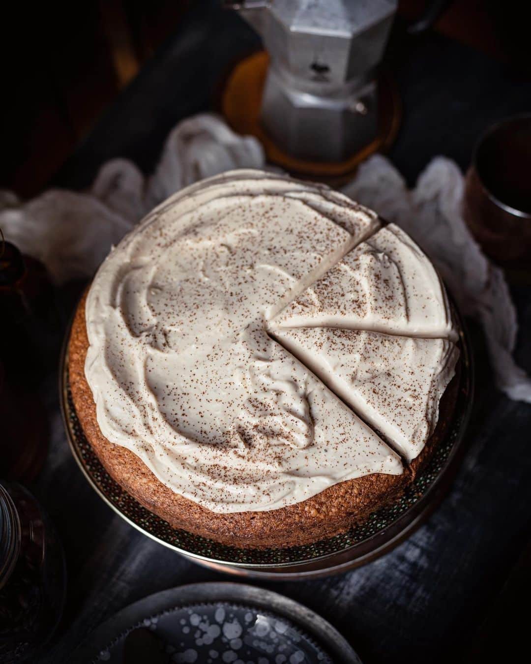 Saghar Setarehさんのインスタグラム写真 - (Saghar SetarehInstagram)「This is a walnut and cardamom cake to accompany your hot coffee that you’ve poured in your favorite mug, as you watch the first misty mornings of the new season from your window. ☕️ ⠀⠀⠀⠀⠀⠀⠀⠀⠀ The cream cheese goes exceptionally well with the walnut batter, and the cardamom gives a soft, but pleasant aroma, and the tiniest amount of espresso gives it a surprising kick. ⠀⠀⠀⠀⠀⠀⠀⠀⠀ Recipe developed for @wine_4_food . Go to their website to get it NOW. ⠀⠀⠀⠀⠀⠀⠀⠀⠀ ⠀⠀⠀⠀⠀⠀⠀⠀⠀ Also, a heartfelt thank you for all your warm messages about my grandfather. 🙏🏻🤍 ⠀⠀⠀⠀⠀⠀⠀⠀⠀ #LabNoonFood #FlavorsAndEncounters ⠀⠀⠀⠀⠀⠀⠀⠀⠀」9月22日 2時15分 - labnoon